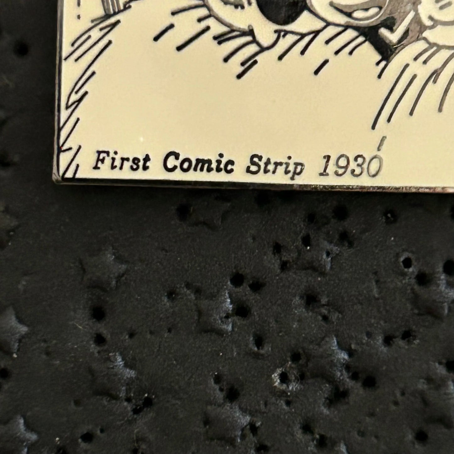 2001 - Mickey Mouse - How To Fly - First Comic Strip 1930 - Millennium - Disney Pin
