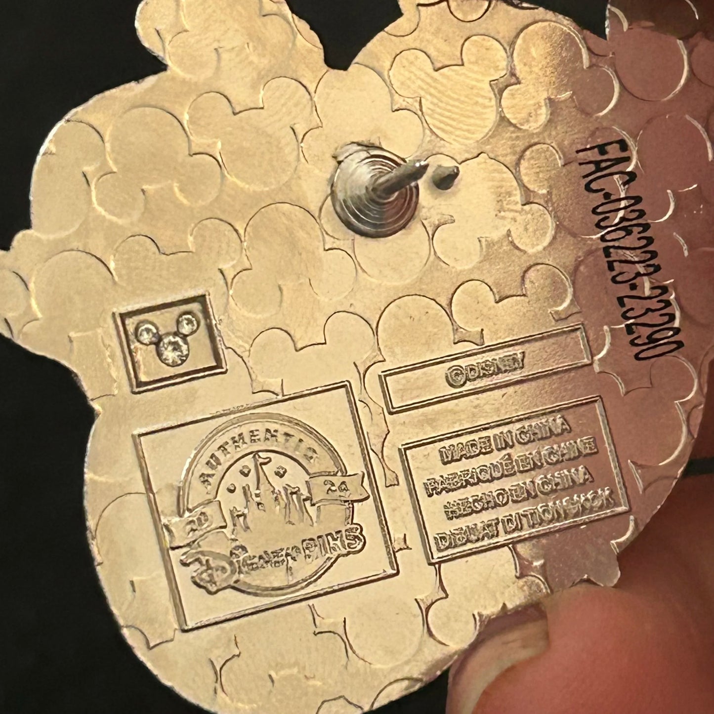 2024 - Chicken Little - Fish Out Of Water - Foam Fingers - Disney Pin