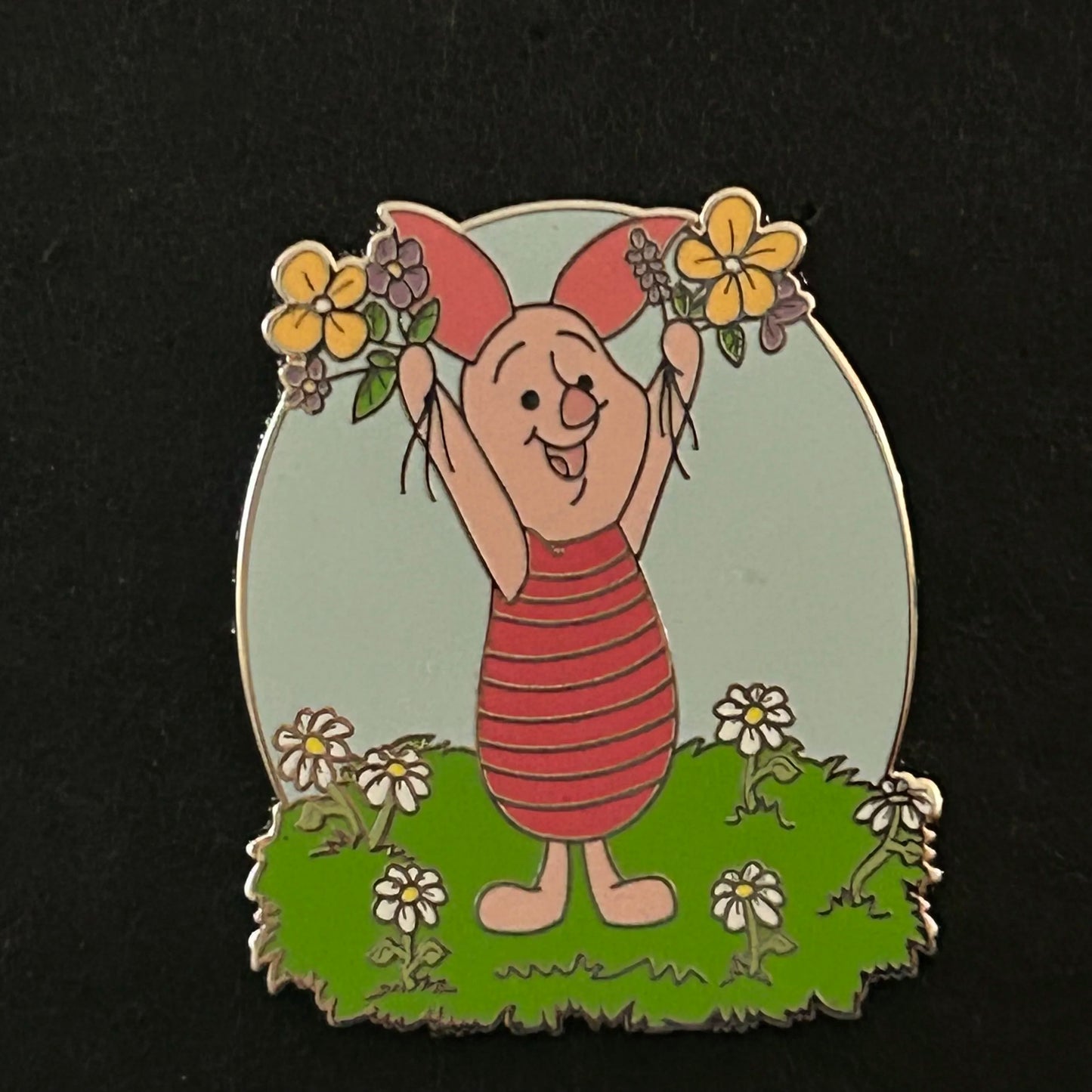 2024 - Piglet - With Flowers - Winnie the Pooh - Disney Pin