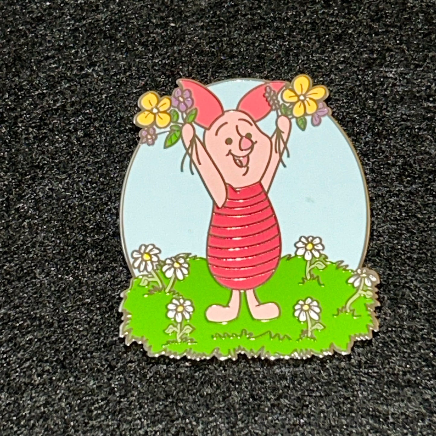 2024 - Piglet - With Flowers - Winnie the Pooh - Disney Pin