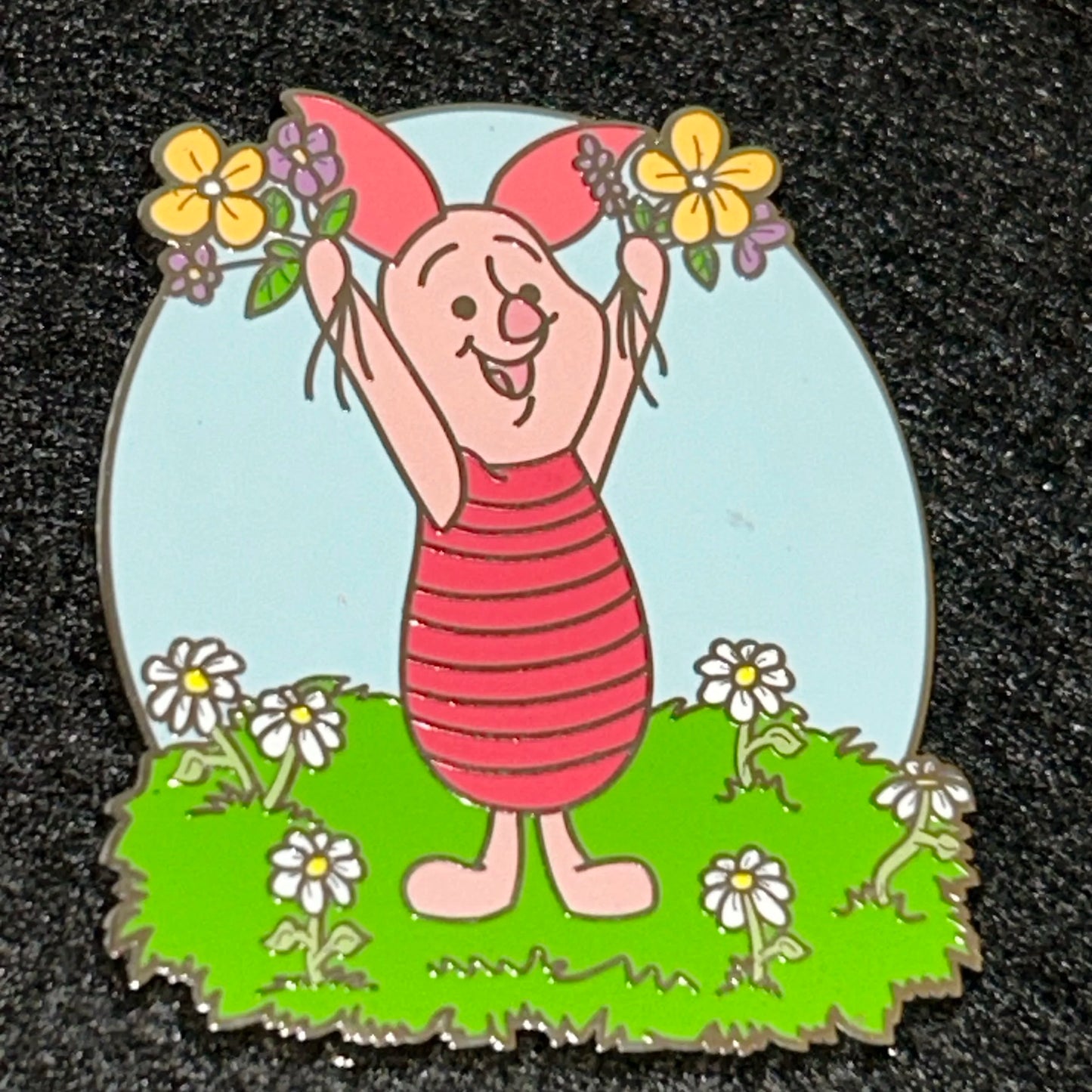 2024 - Piglet - With Flowers - Winnie the Pooh - Disney Pin