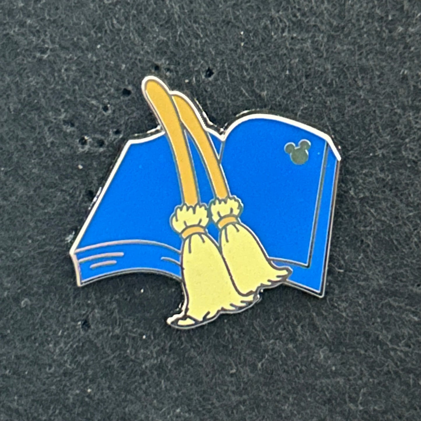 2020 - Broomsticks - Fantasia - Hidden Disney Series - Chaser - Disney Pin