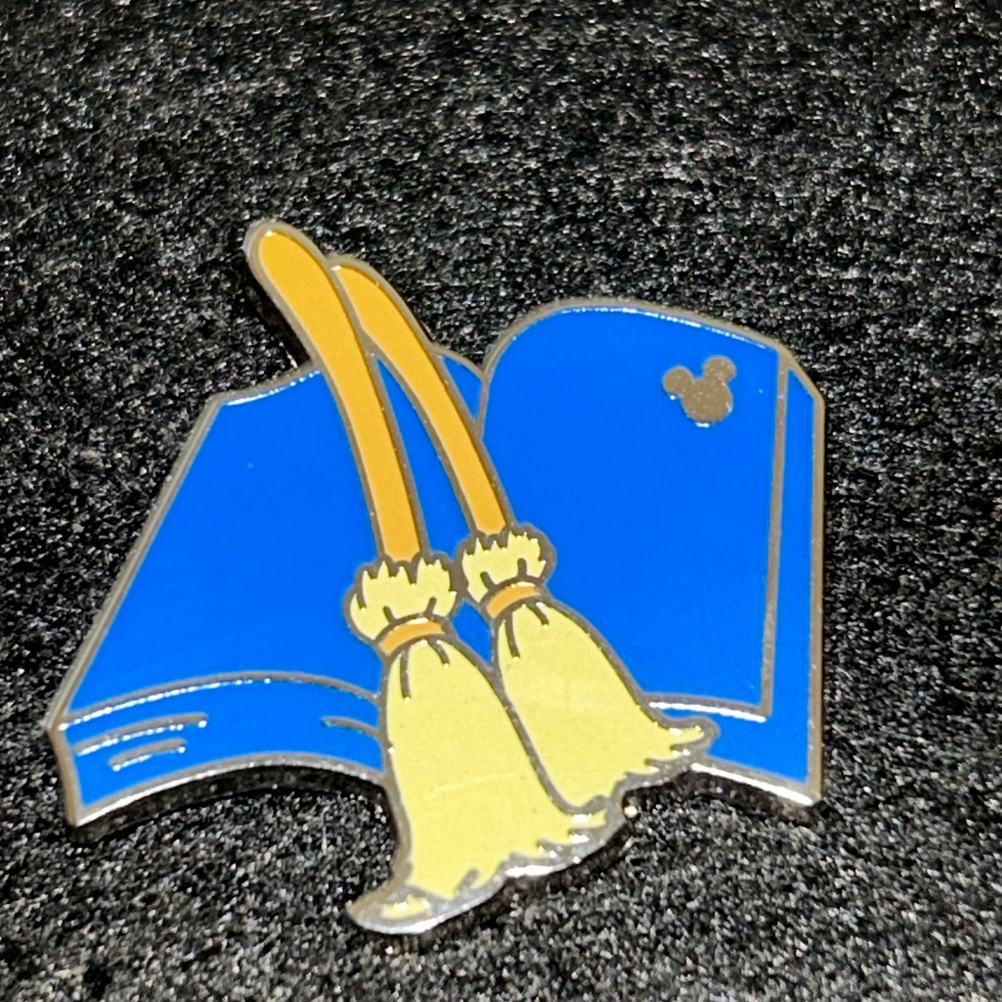 2020 - Broomsticks - Fantasia - Hidden Disney Series - Chaser - Disney Pin