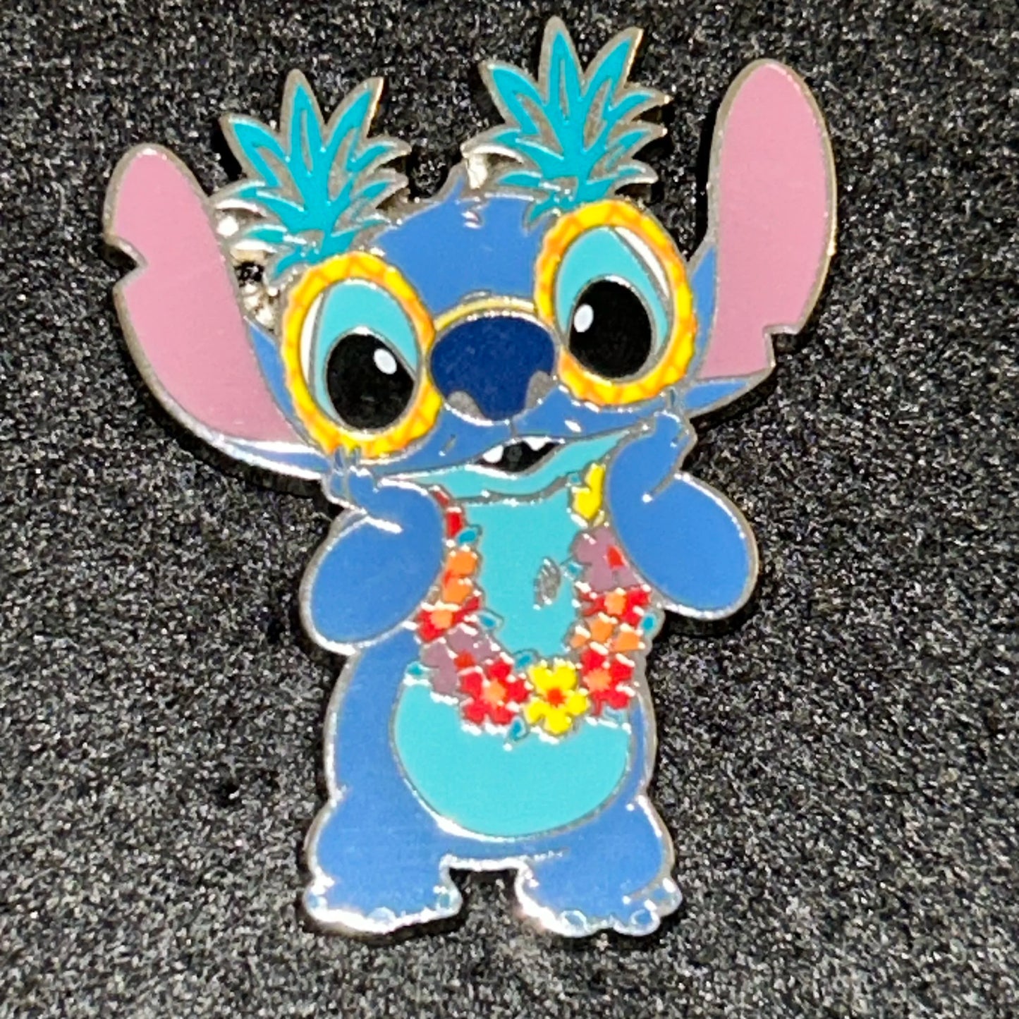 2022 - Stitch wearing Pineapple Glasses and Lei - Disney Pin