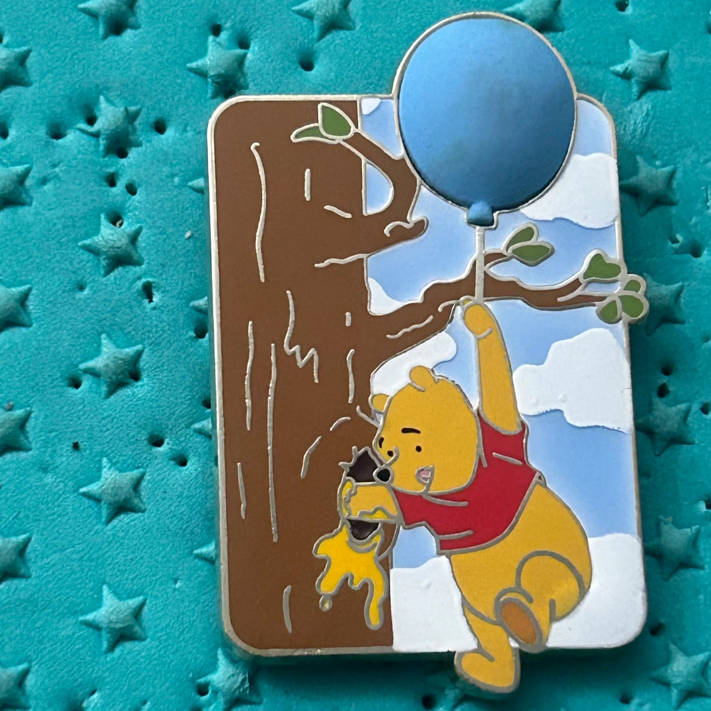 2021 LE Winnie the Pooh Balloon and Honey Tree Pin