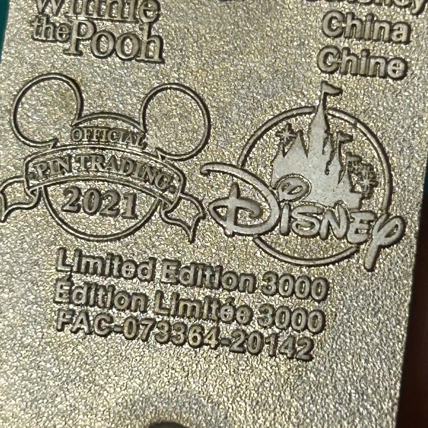 2021 LE Winnie the Pooh Balloon and Honey Tree Pin