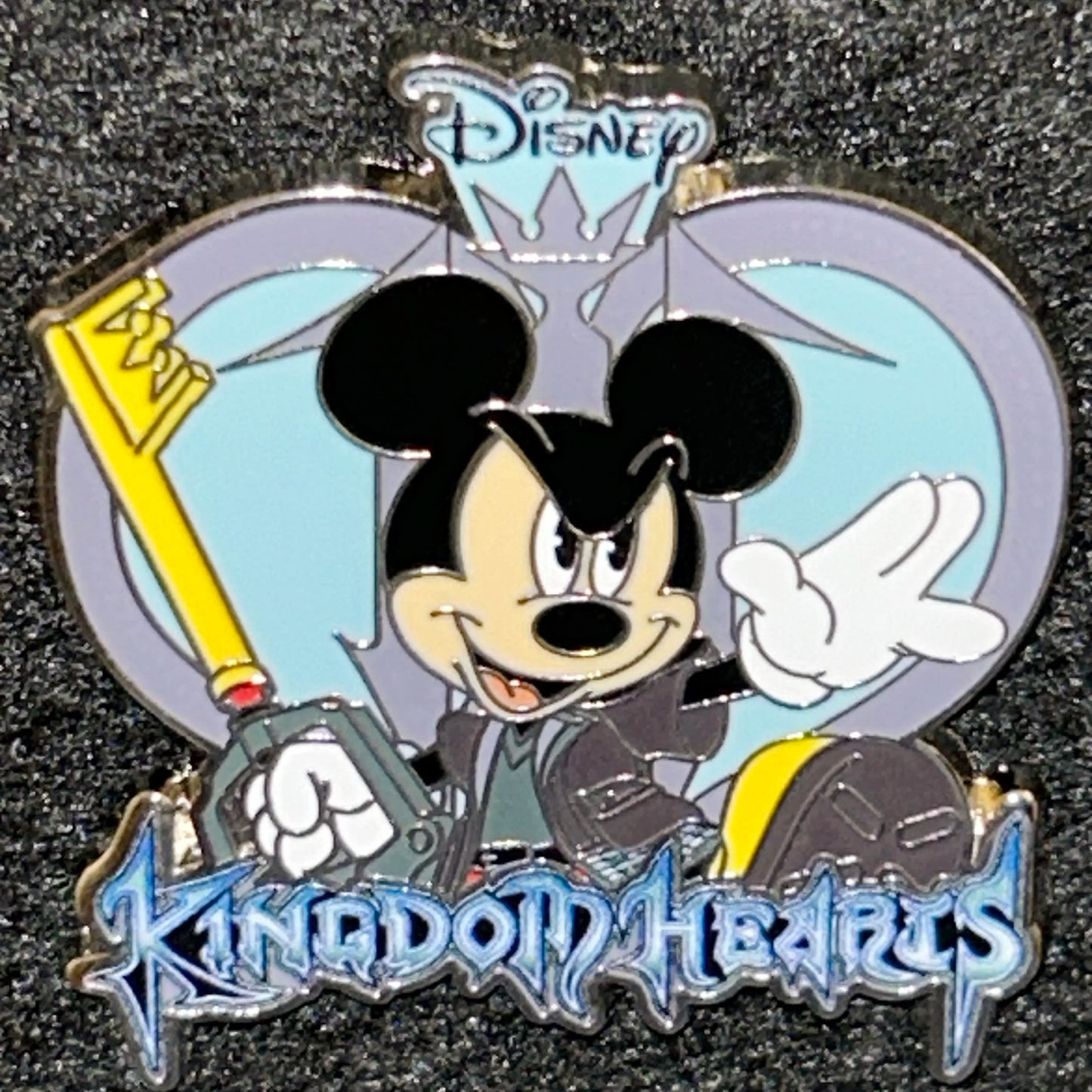2024 - Mickey Mouse - Holding Key - Kingdom Hearts - Disney Pin