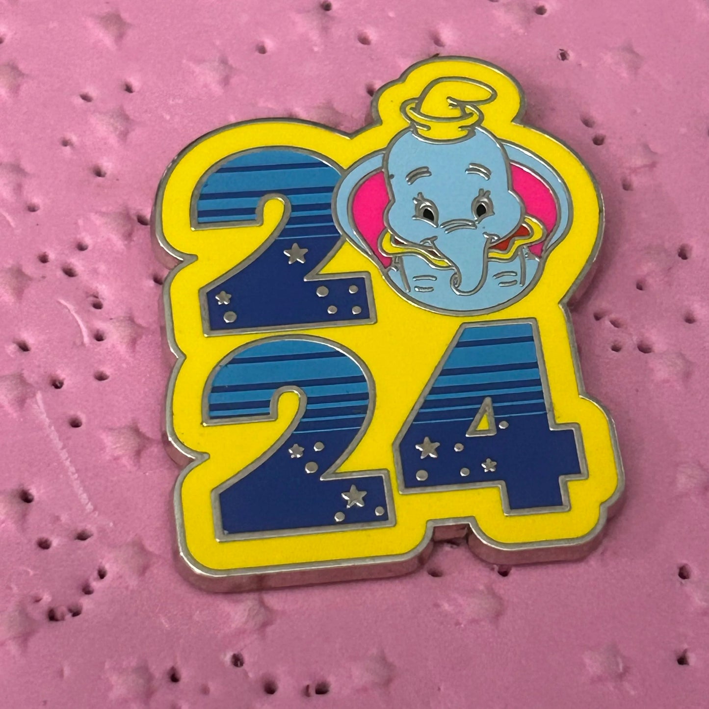 2024 Dumbo Starter Set Pin