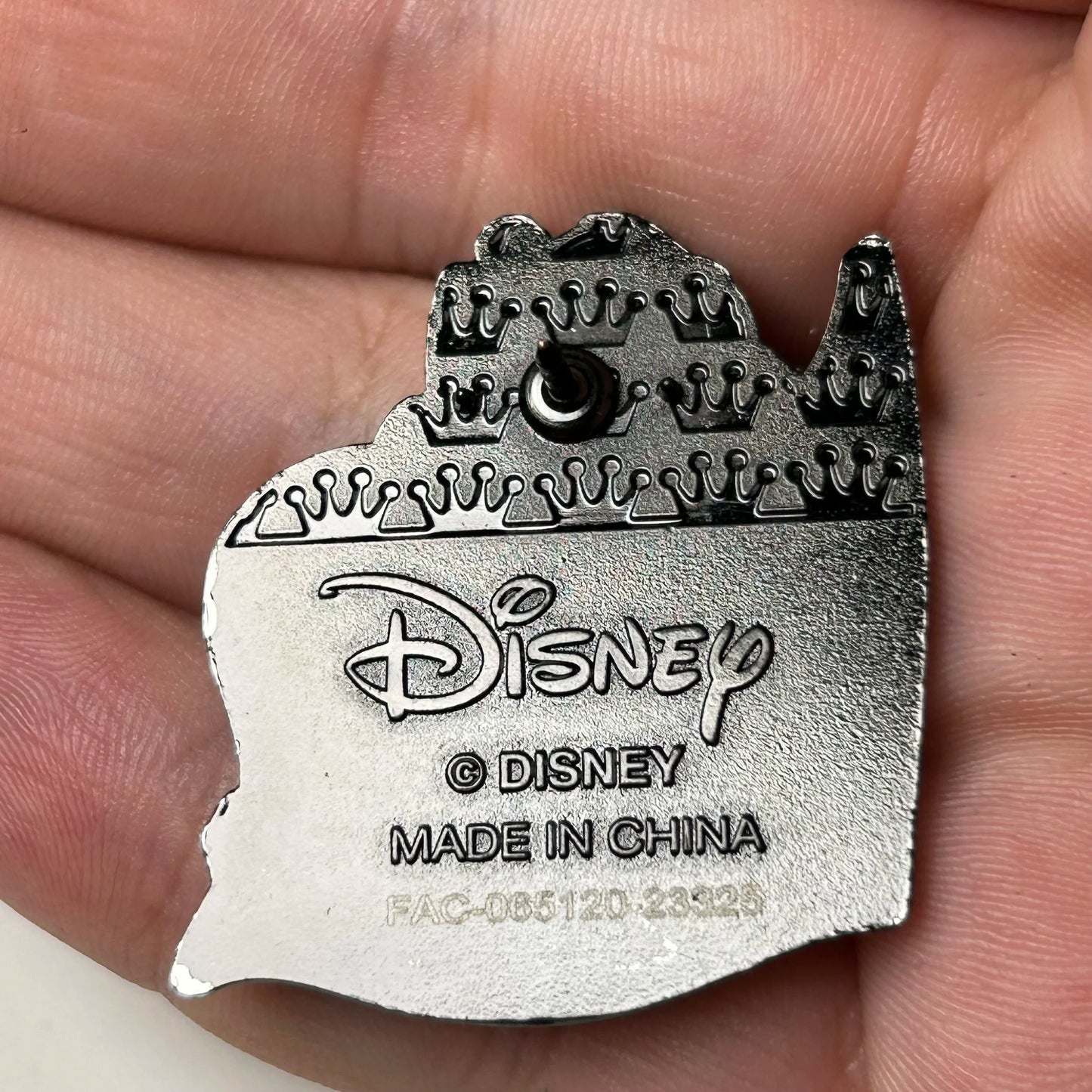 Loungefly - White Rabbit - Alice In Wonderland - Mystery Series - Disney Pin