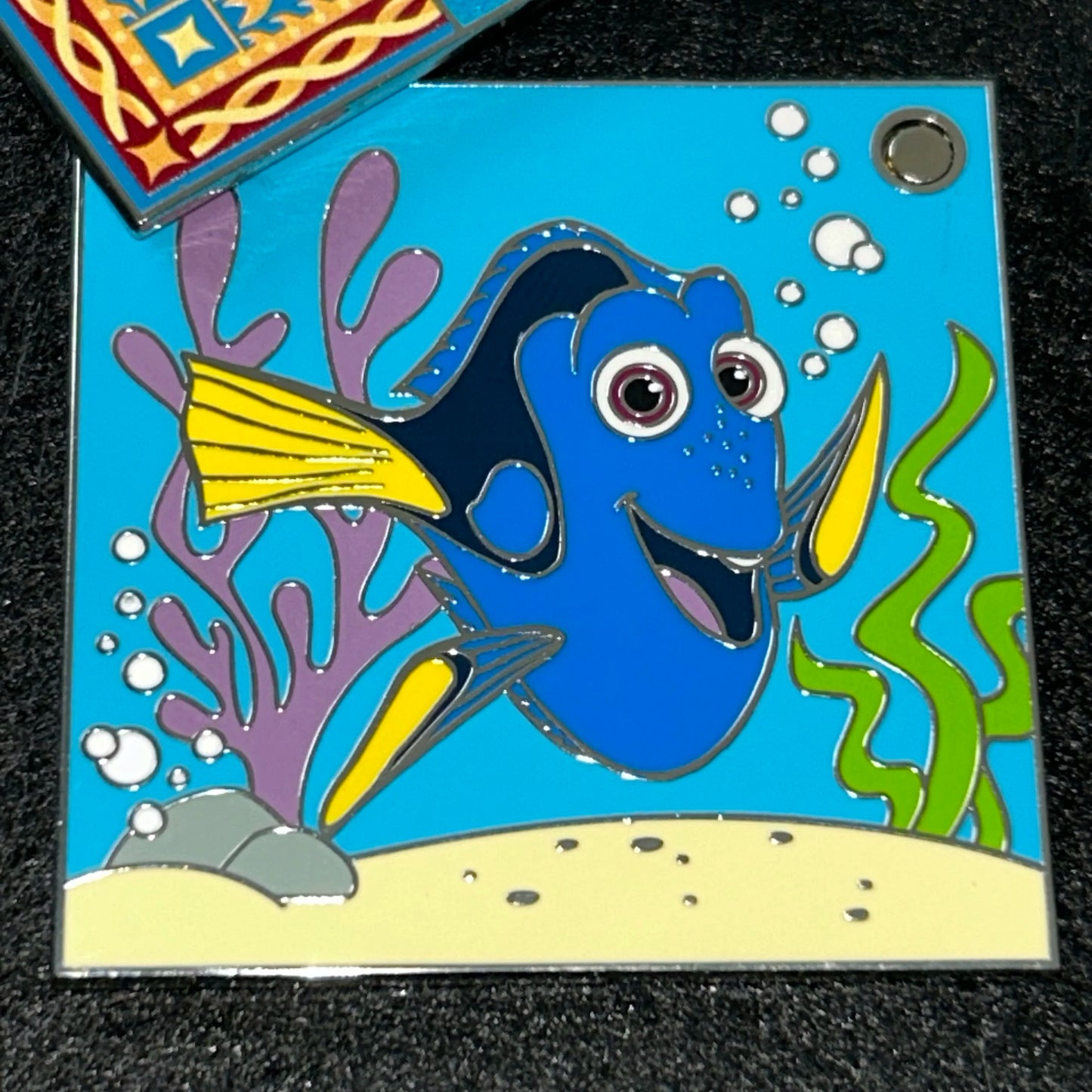 2024 - Dory - Yacht and Beach - Christmas Present - Hinge - LE 2,500 - Disney Pin