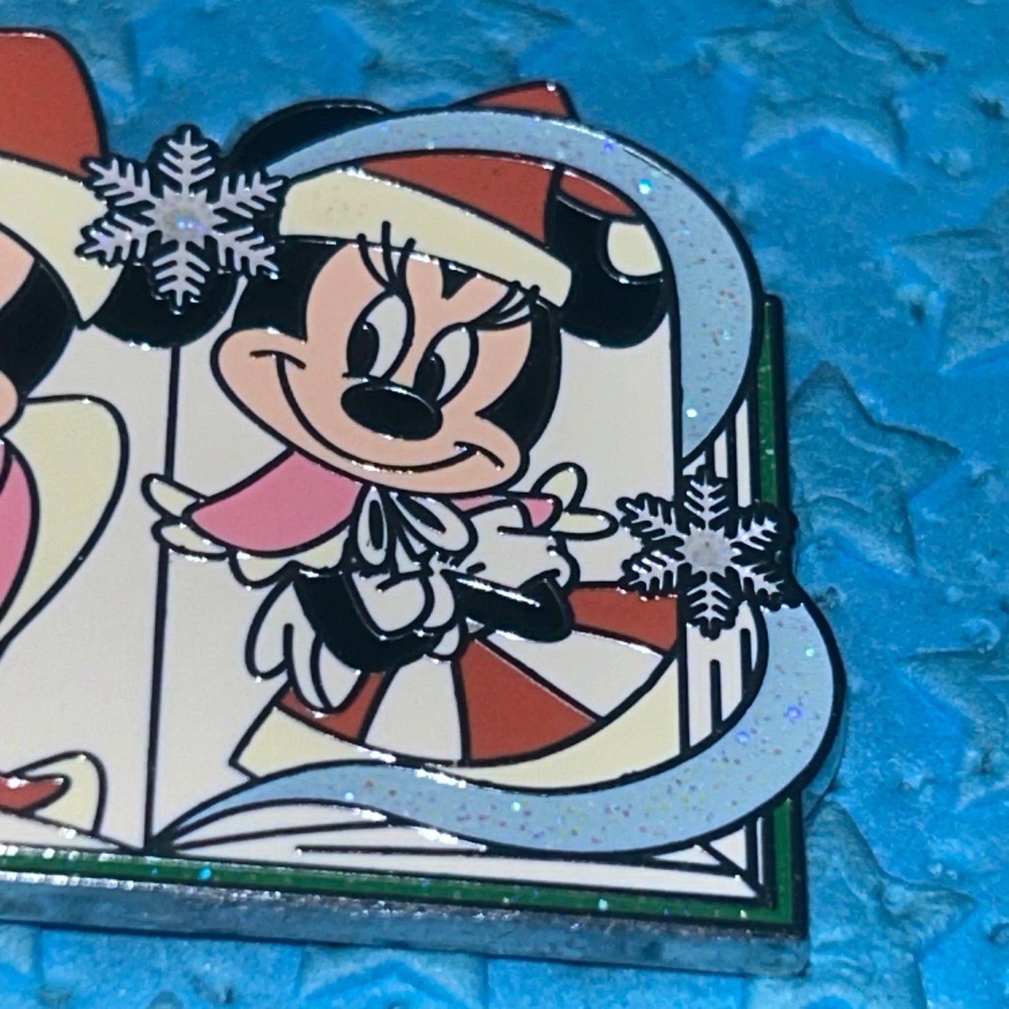 2023 - LE - Mickey/ Minnie - Christmas - Gift Card Book Pin