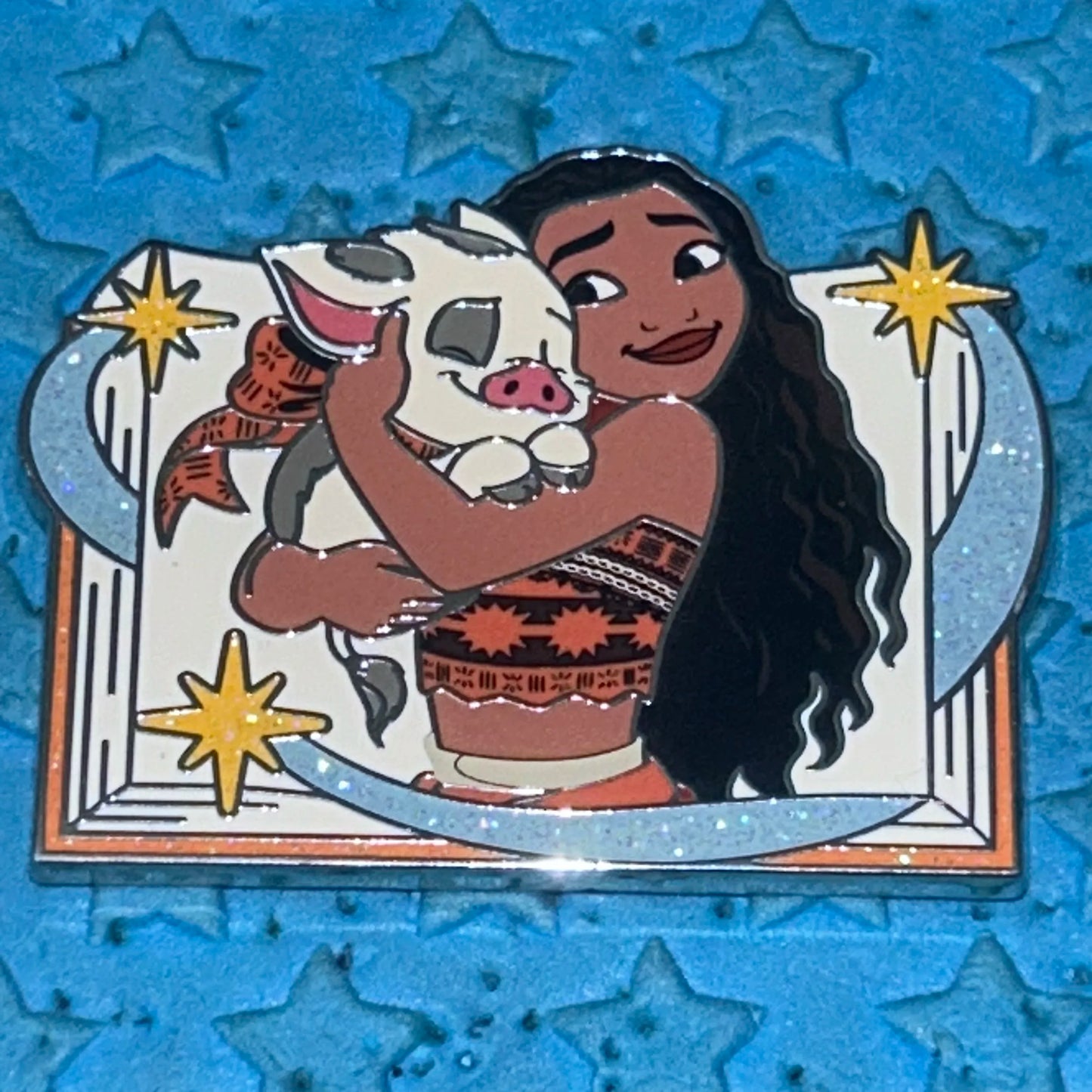 2023 - Moana Hugging Pua- LE Pin