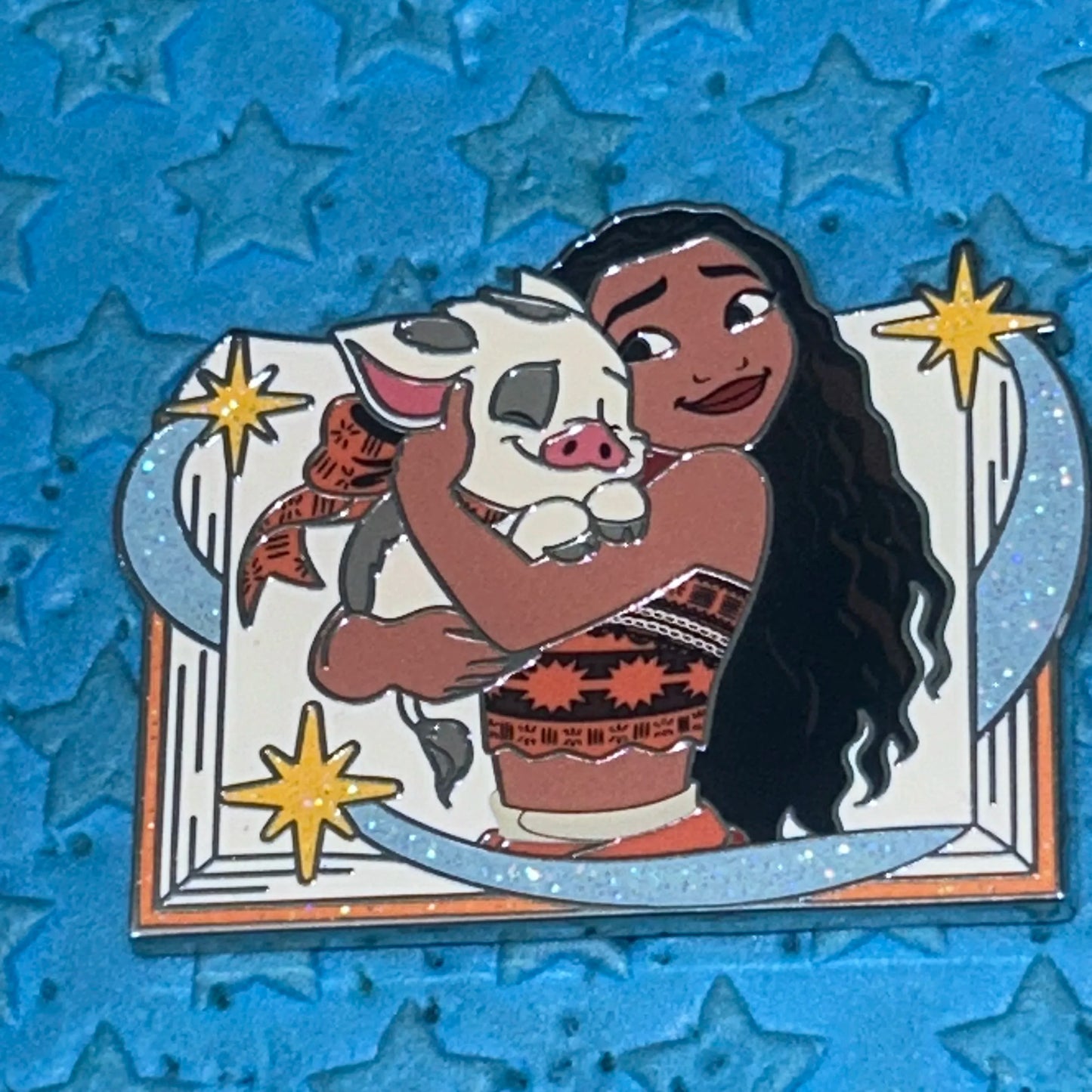2023 - Moana Hugging Pua- LE Pin