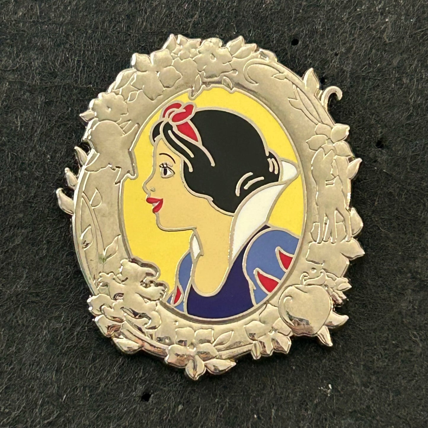2024 - Snow White - Princess - Side Portrait - Disney Pin