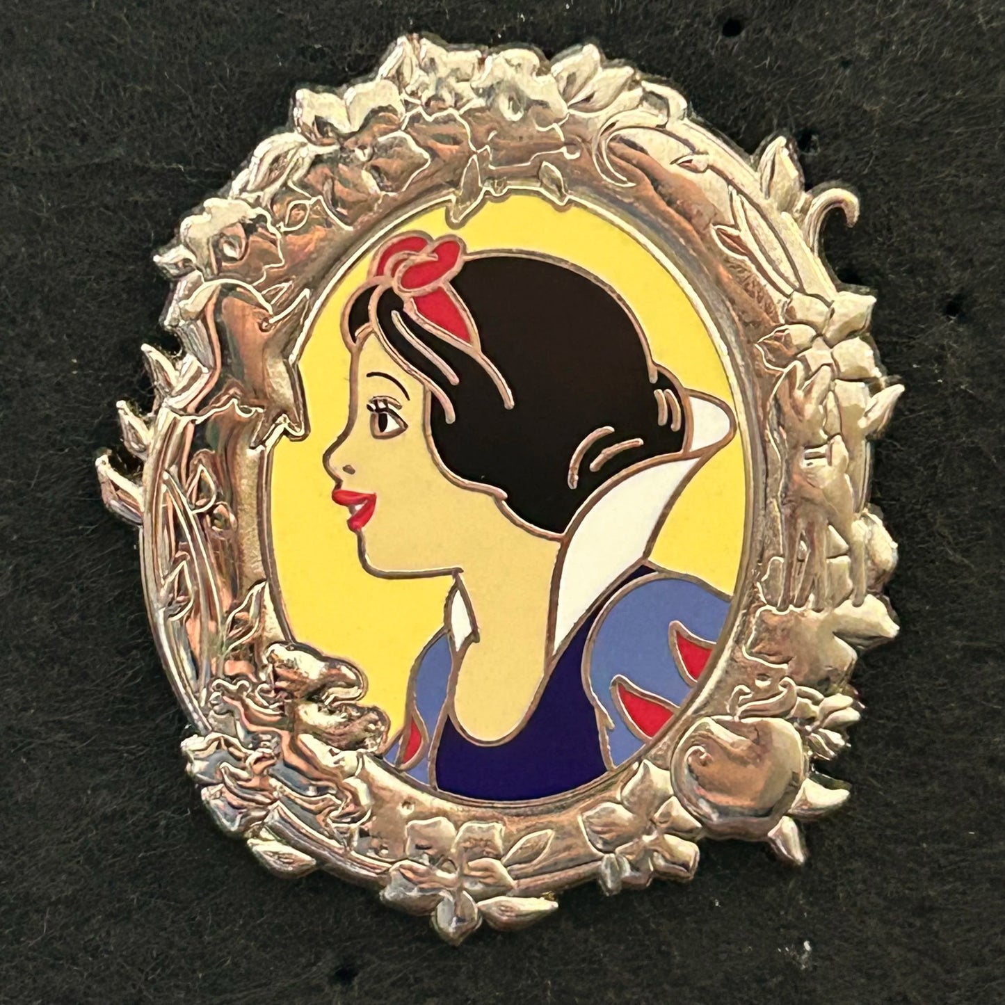 2024 - Snow White - Princess - Side Portrait - Disney Pin
