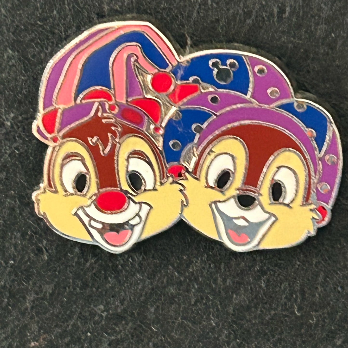 2015 - Chip and Dale - Mardi Gras - Hidden Mickey - Disney Pin