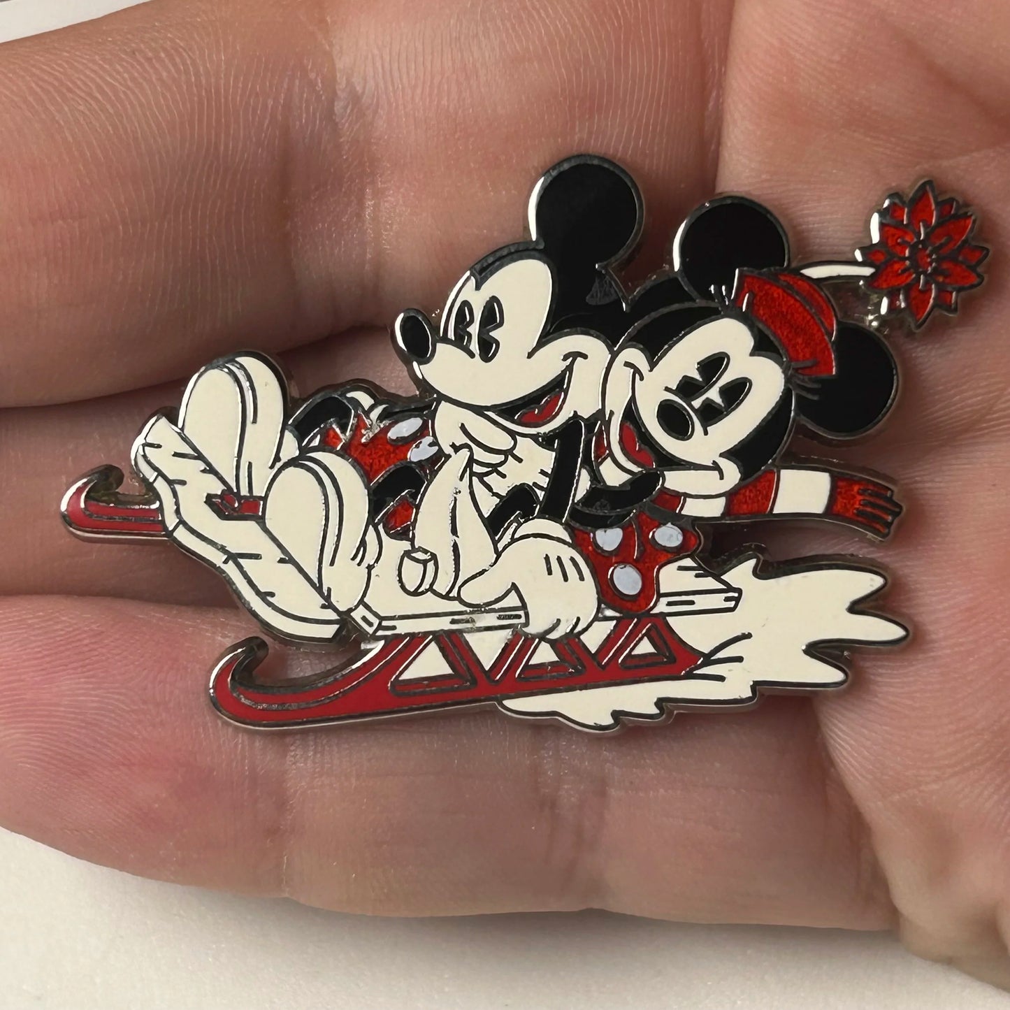 2013 - Minnie And Mickey - Sledding - Disney Pin
