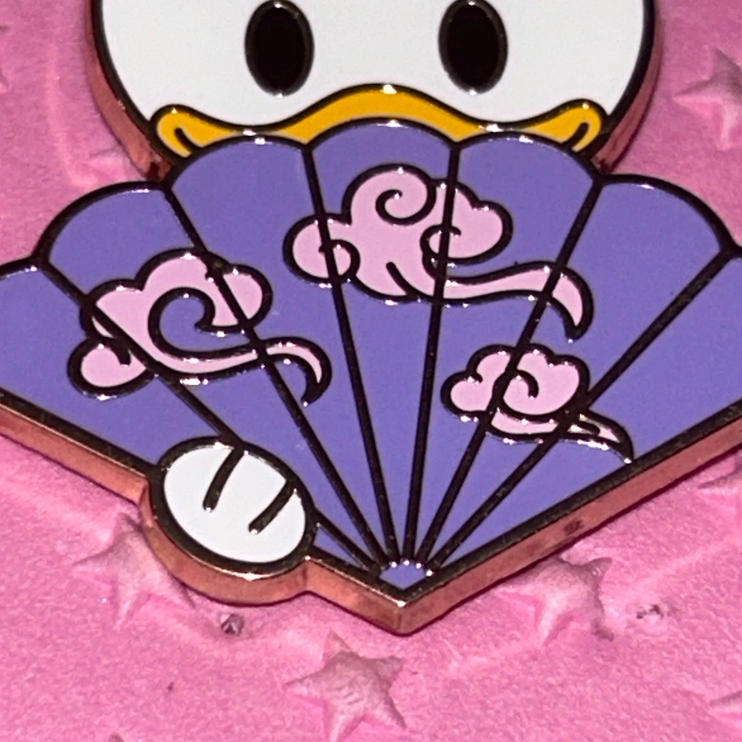 2024 - Daisy Duck - Character Fans - Disney Pin