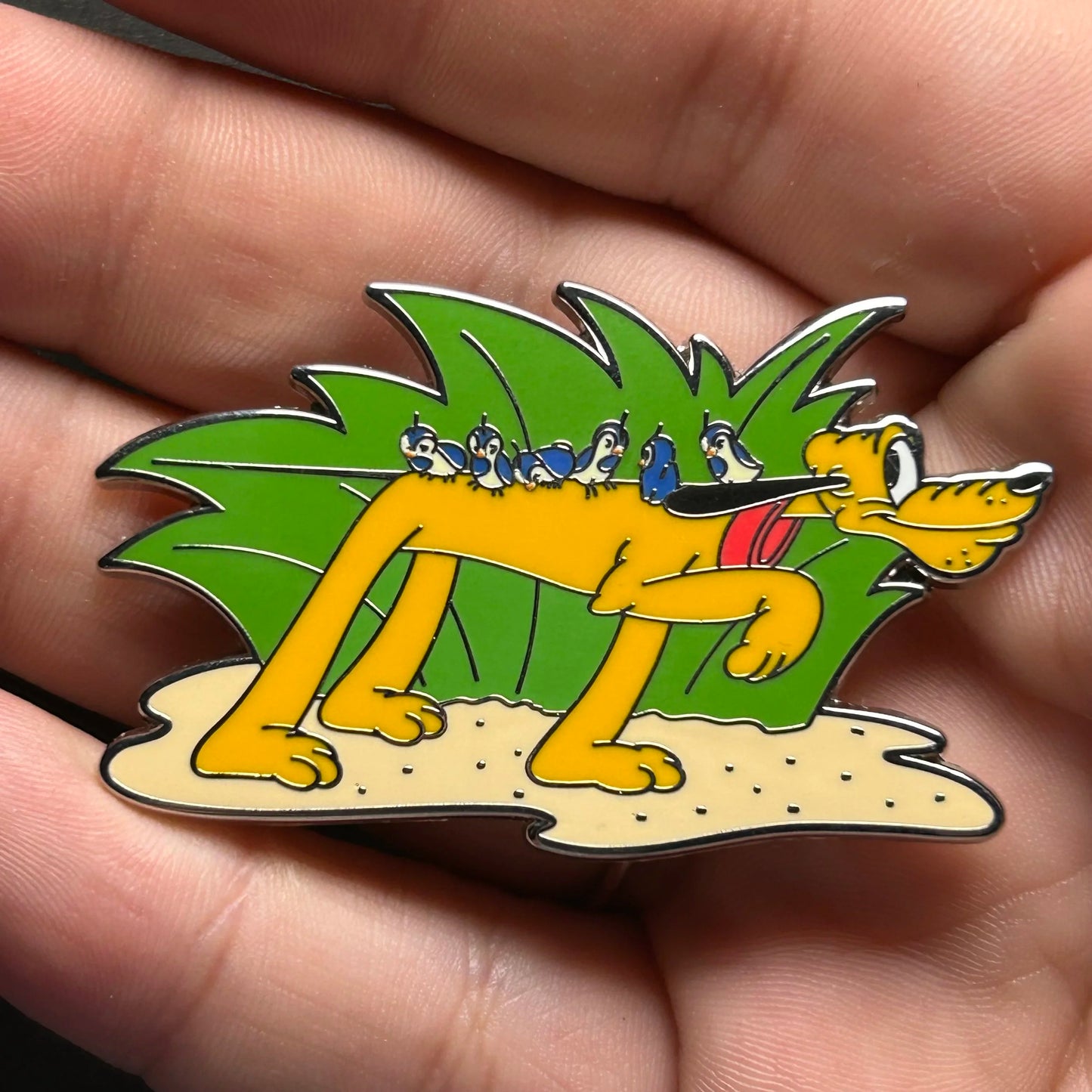 2025 - Pluto Birds On Back - Pointing - Disney Pin