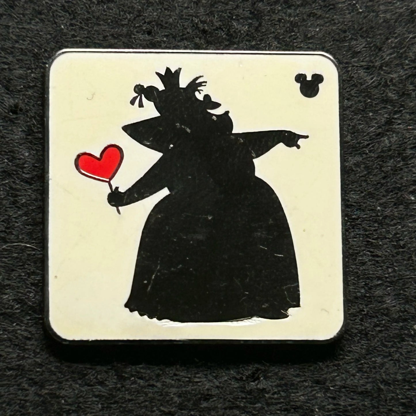 2018 - Queen of Hearts Silhouette - Alice in Wonderland - Hidden Mickey - Disney Pin