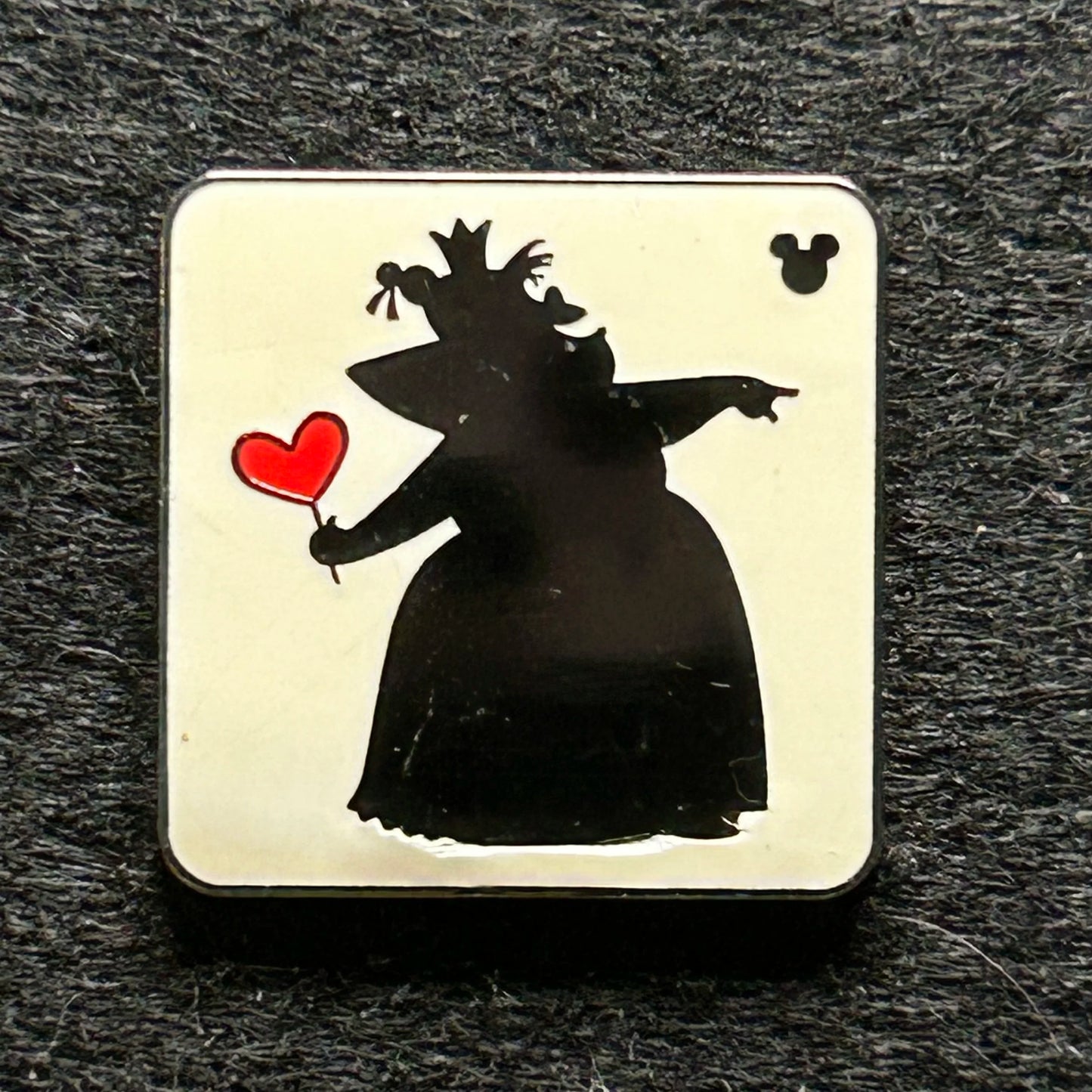 2018 - Queen of Hearts Silhouette - Alice in Wonderland - Hidden Mickey - Disney Pin
