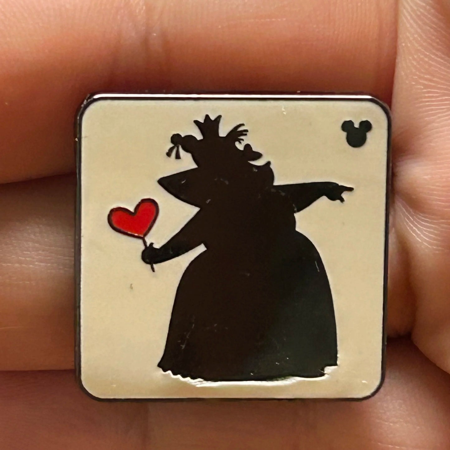 2018 - Queen of Hearts Silhouette - Alice in Wonderland - Hidden Mickey - Disney Pin