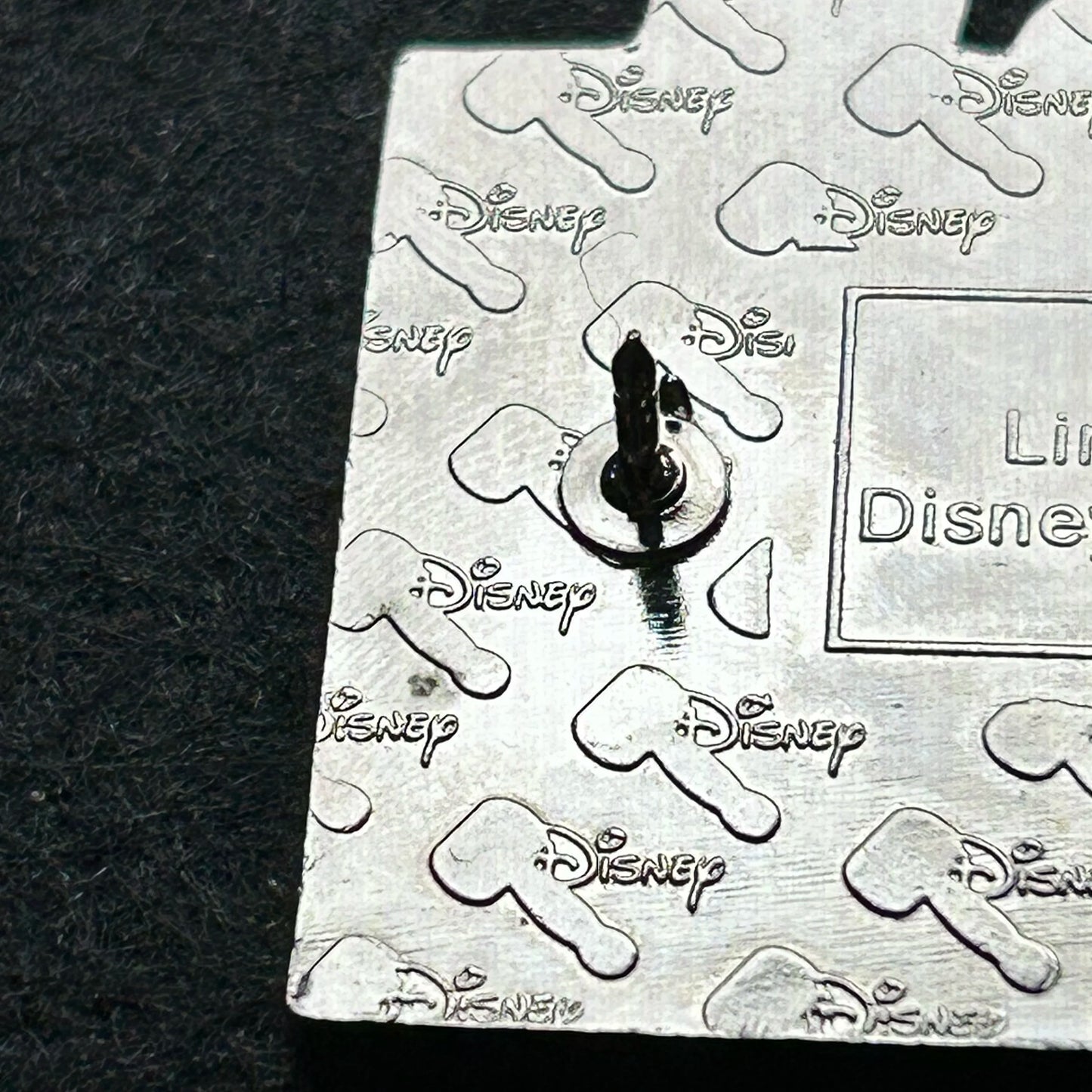 2003 - Disney Auctions - Shy Mickey Mouse - LE 250 - Disney Pin