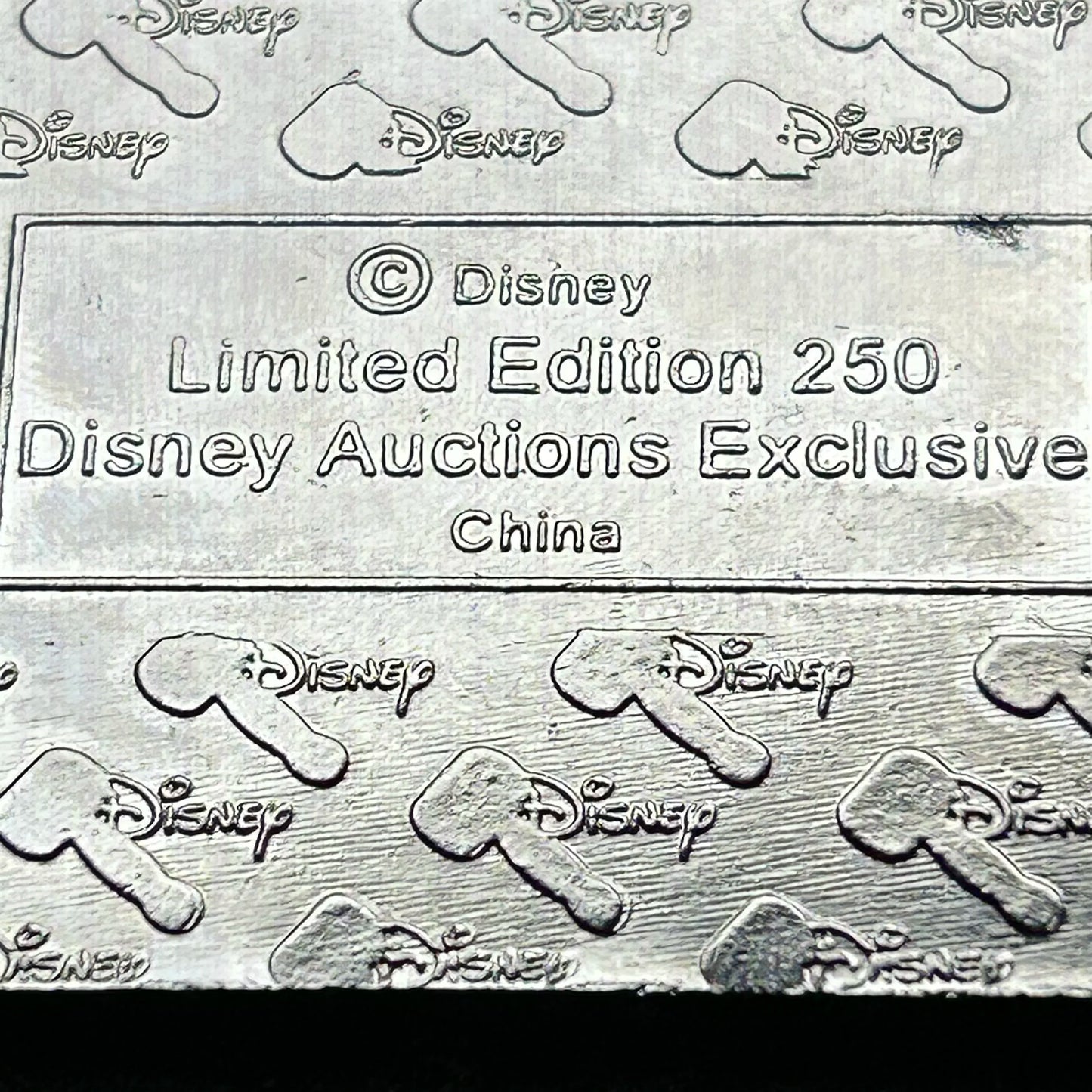 2003 - Disney Auctions - Shy Mickey Mouse - LE 250 - Disney Pin