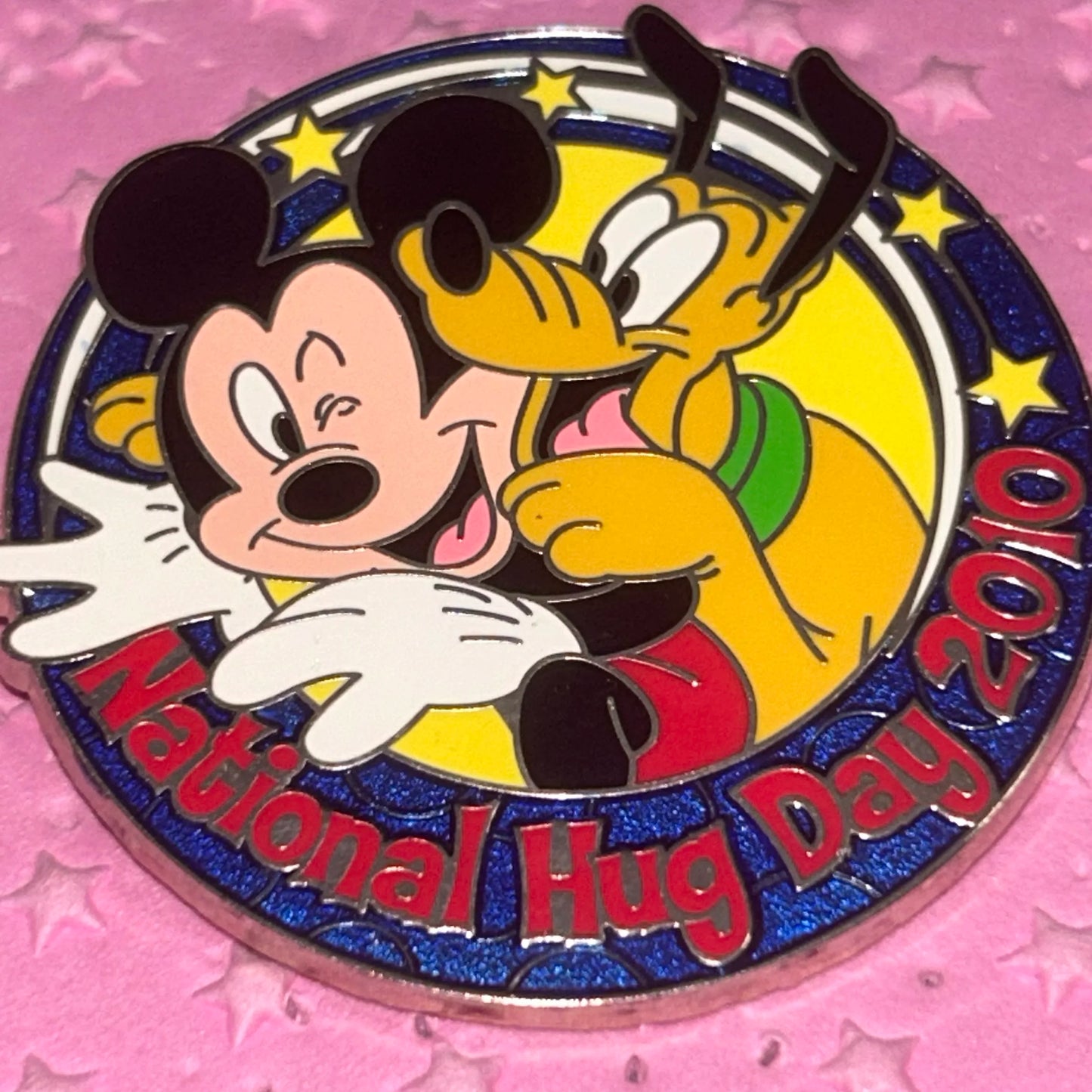 2010 - Mickey and Pluto - National Hug Day - LE 1,500 - Disney Pin