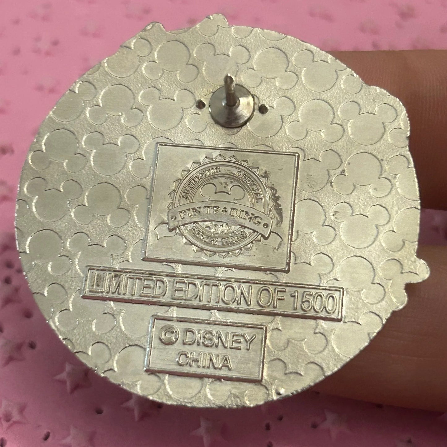 2010 - Mickey and Pluto - National Hug Day - LE 1,500 - Disney Pin