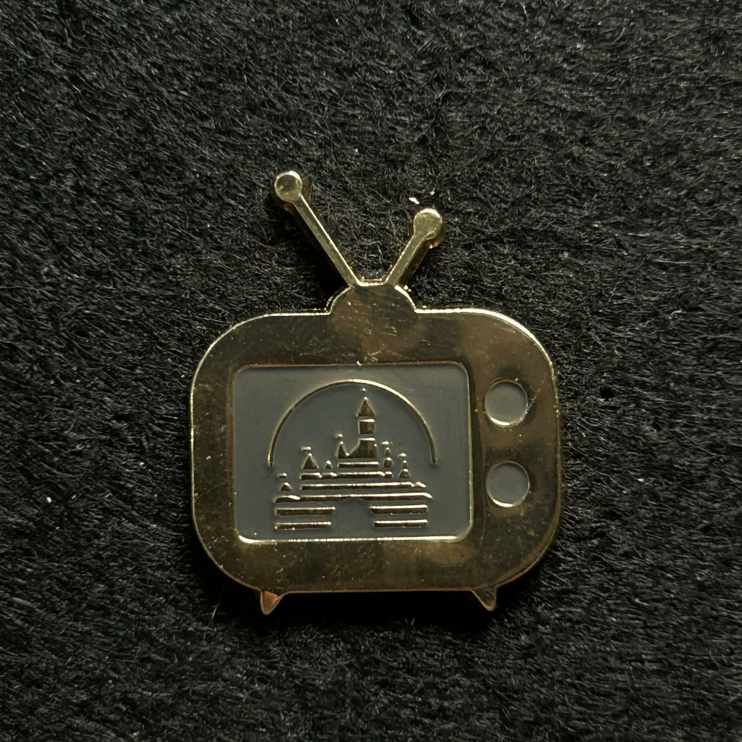 Tiny - Disney Flair Collection - TV With Cinderella Castle - Disney Pin