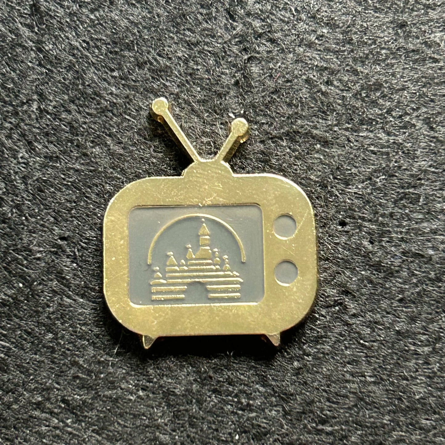 Tiny - Disney Flair Collection - TV With Cinderella Castle - Disney Pin
