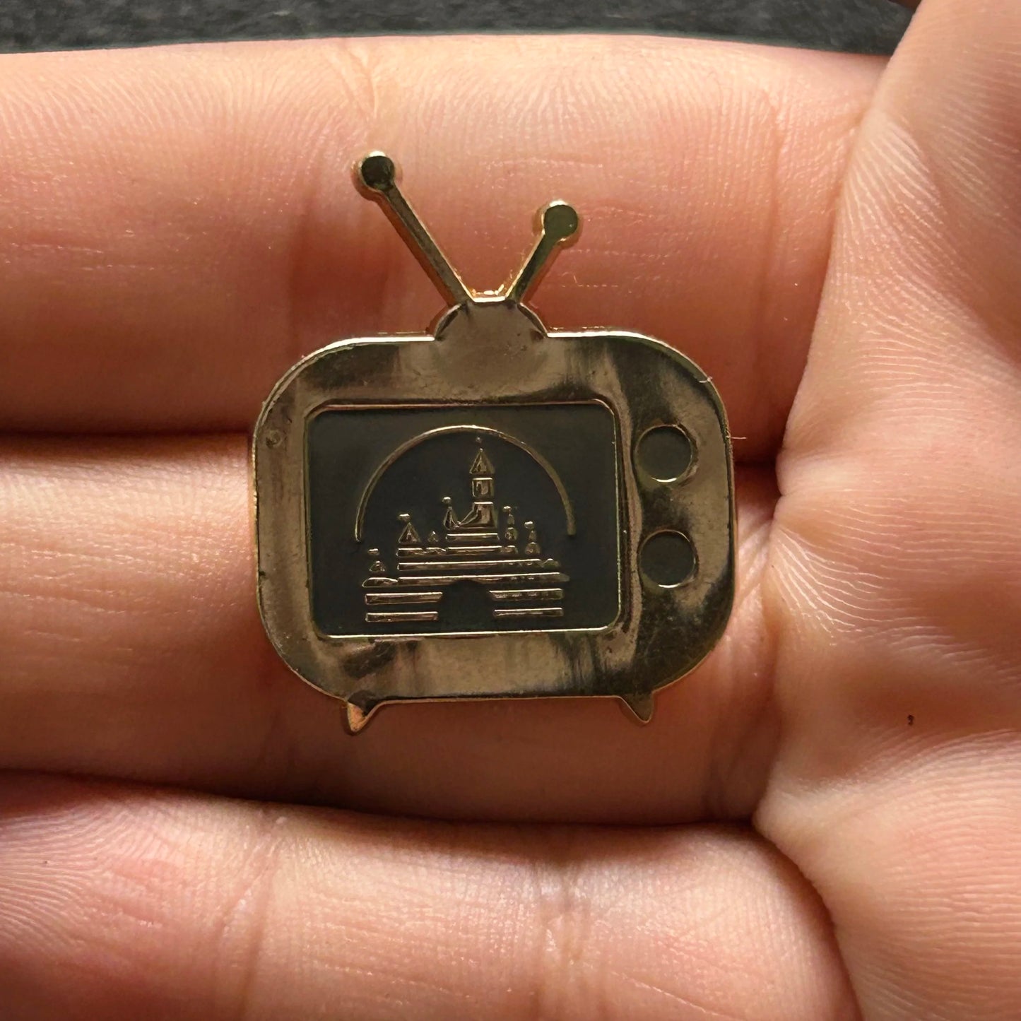 Tiny - Disney Flair Collection - TV With Cinderella Castle - Disney Pin