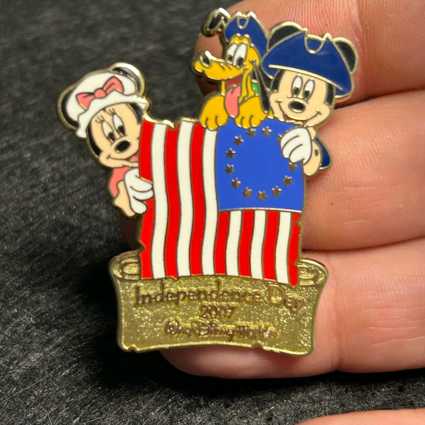 2007 - Mickey, Minnie Mouse and Pluto - American Flag - Independence Day - LE 3,000 - WDW - Disney Pin