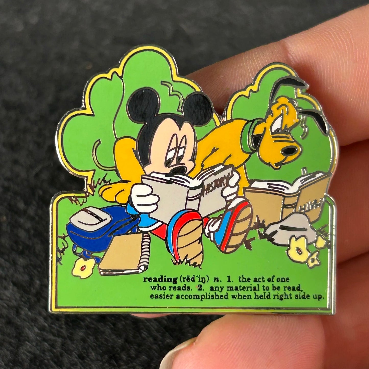 2001 - Mickey and Pluto - Reading - Back to School Series - DLR - Disney Pin