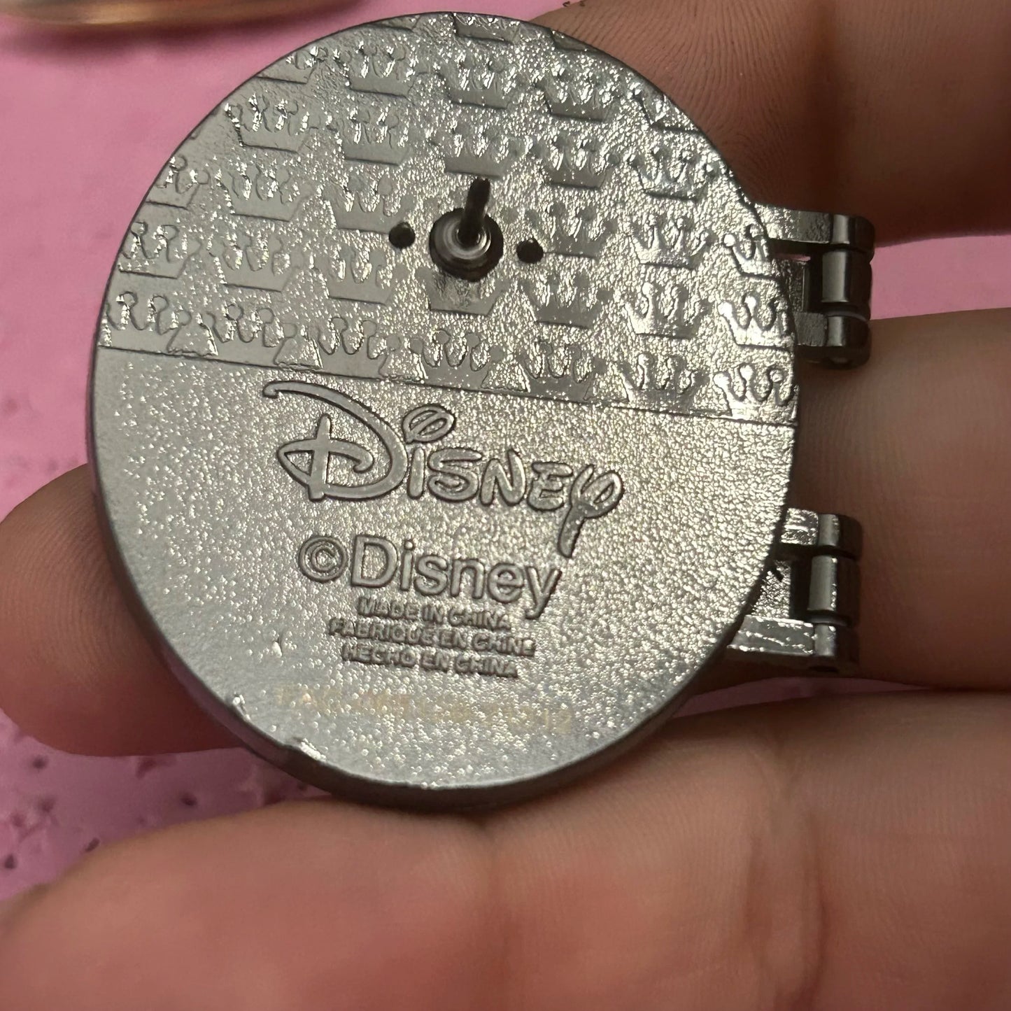 Loungefly - Jasmine and Aladdin - Princess Portrait Locket - Mystery Pin