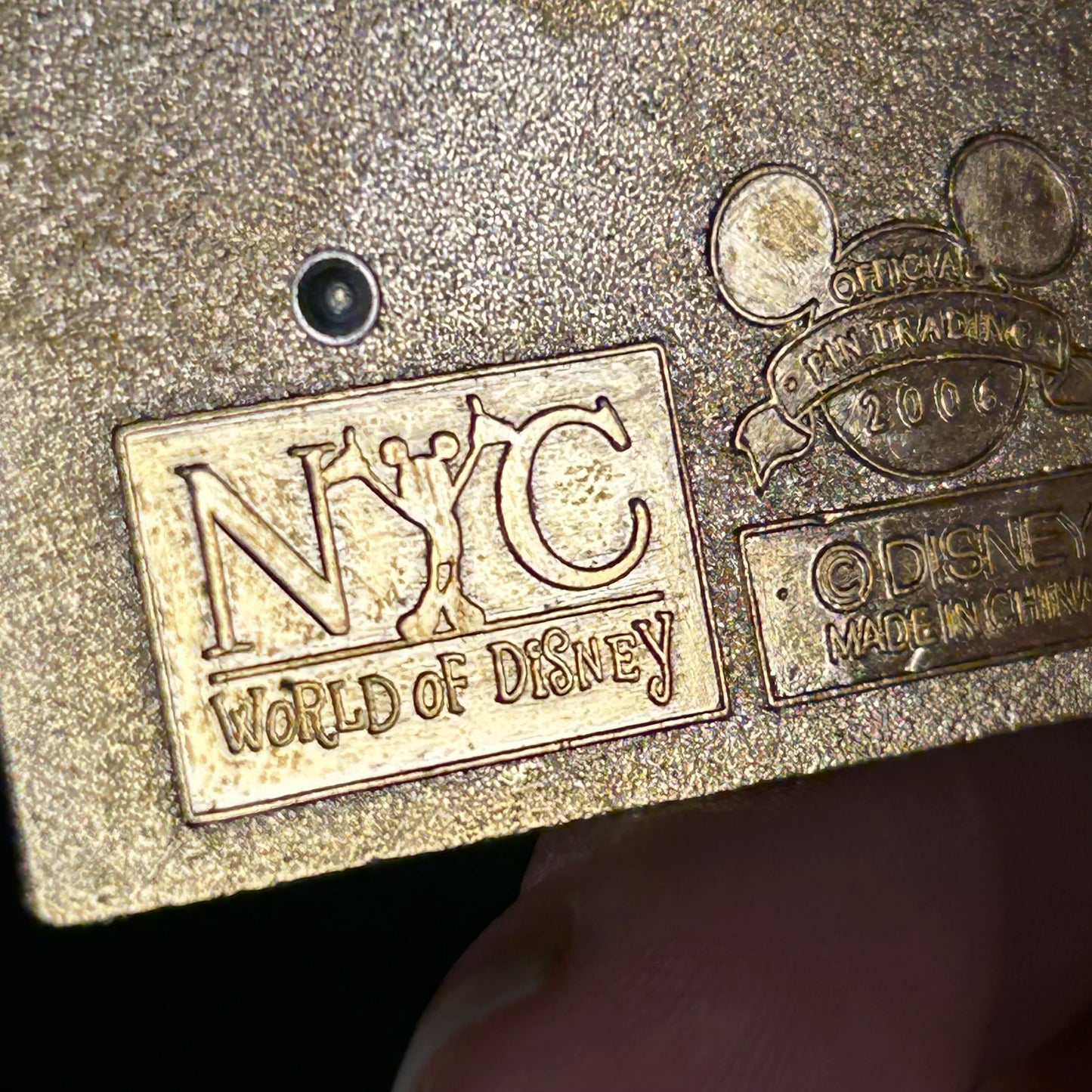 2006 - Mickey Mouse and Minnie Mouse Statue of Liberty - NYC World Of Disney - Disney Pin on Pin