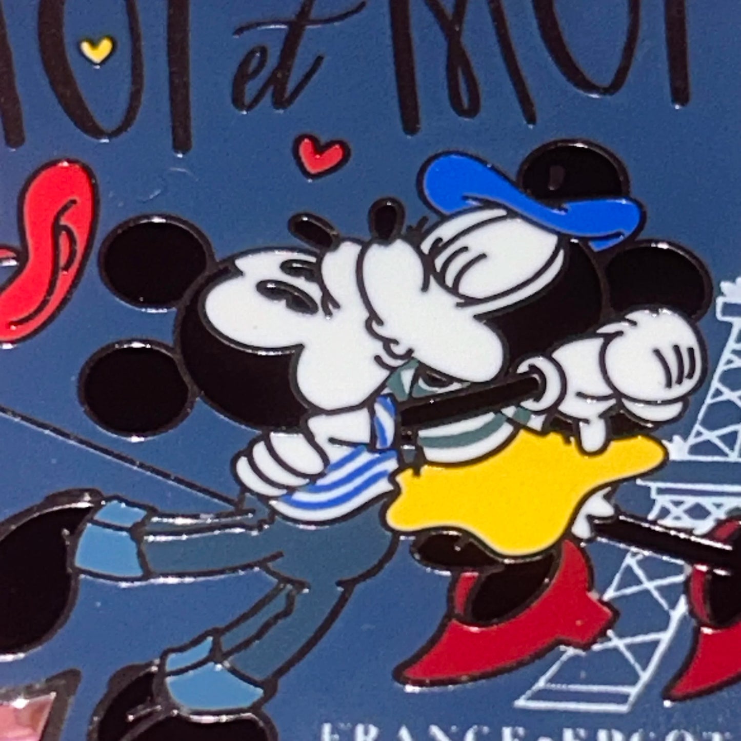 2020 - Mickey and Minnie Kissing - EPCOT - France - Pin