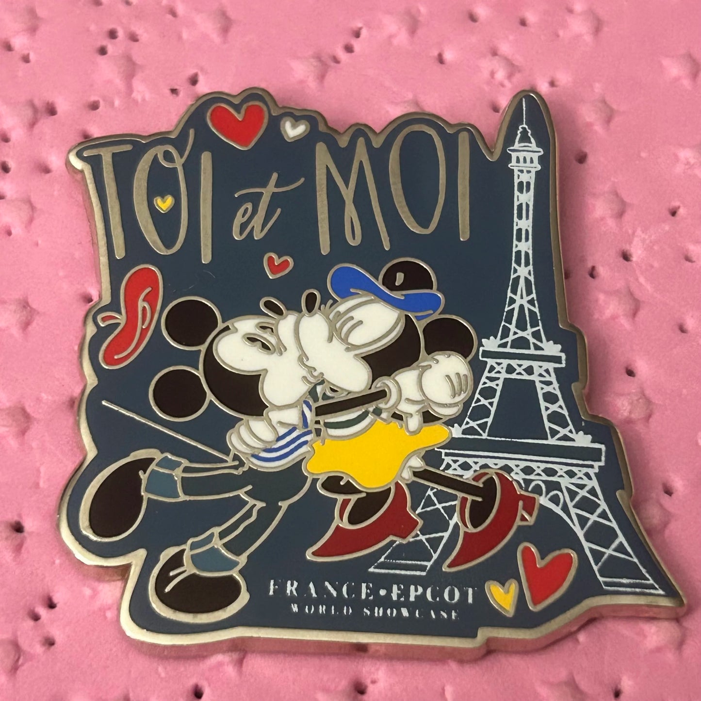 2020 - Mickey and Minnie Kissing - EPCOT - France - Pin
