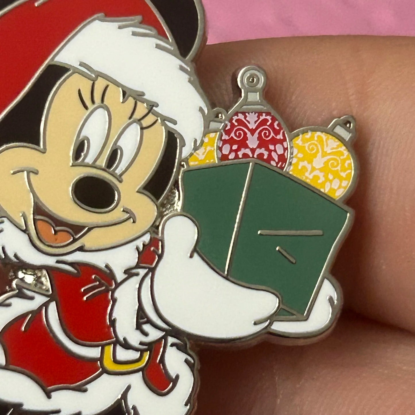 2024 - Minnie Mouse - Santa - Disney Pin