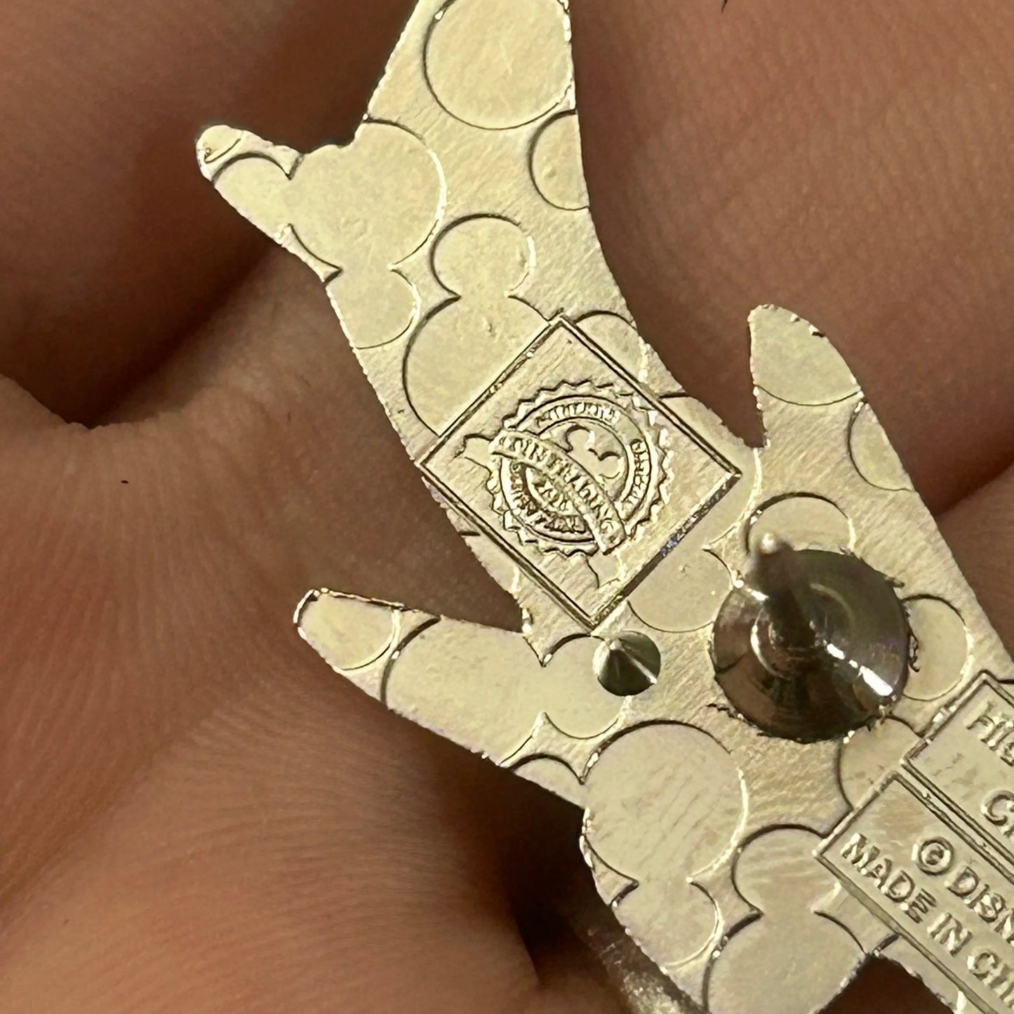 2020 - Elliot - Chaser Pin - Hidden Disney Plane Series