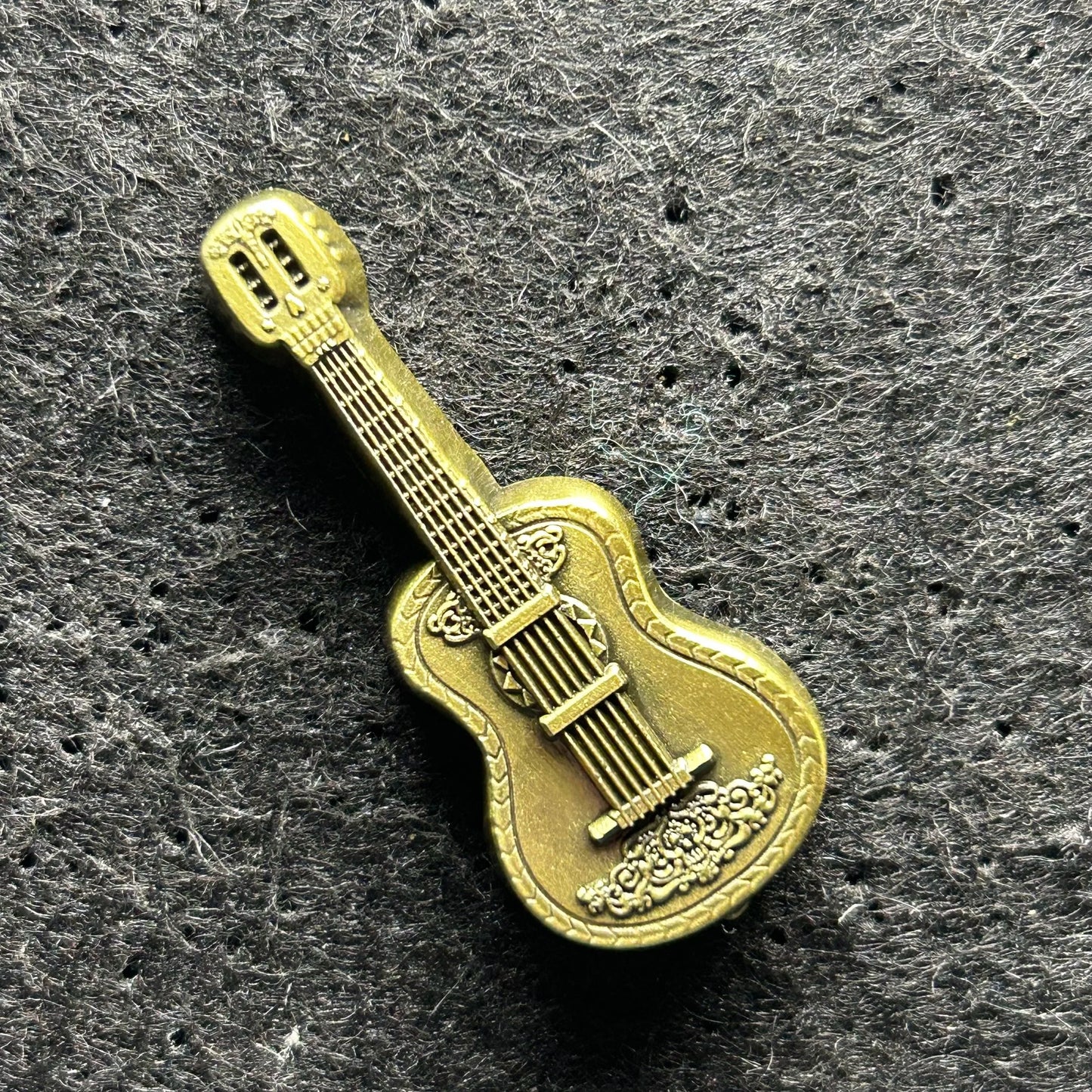 2024 - Miguel’s Guitar - Coco - D23 - Enchanted Objects - Disney Pin