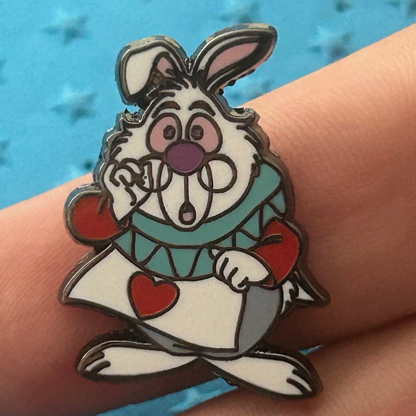 Loungefly - White Rabbit - Alice In Wonderland - Pin