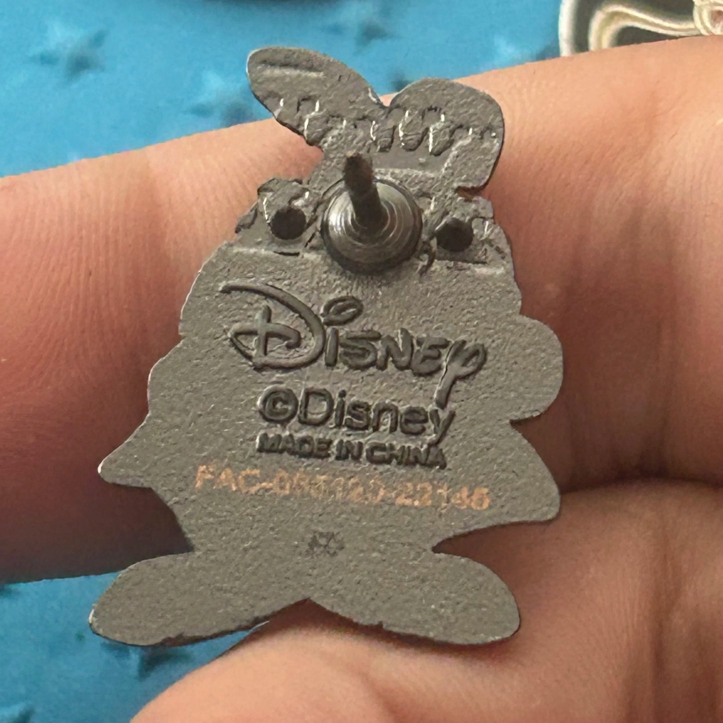Loungefly - White Rabbit - Alice In Wonderland - Pin