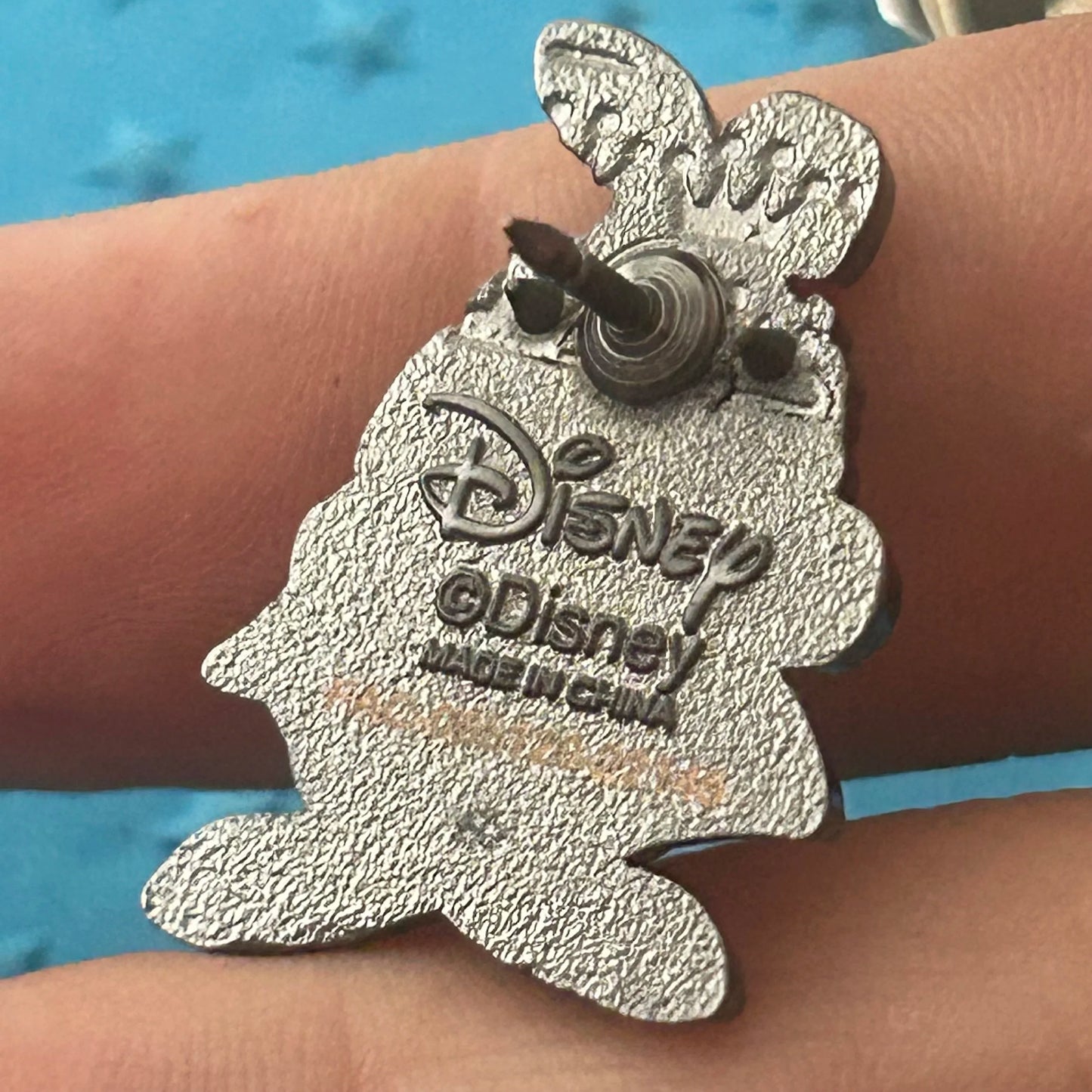 Loungefly - White Rabbit - Alice In Wonderland - Pin