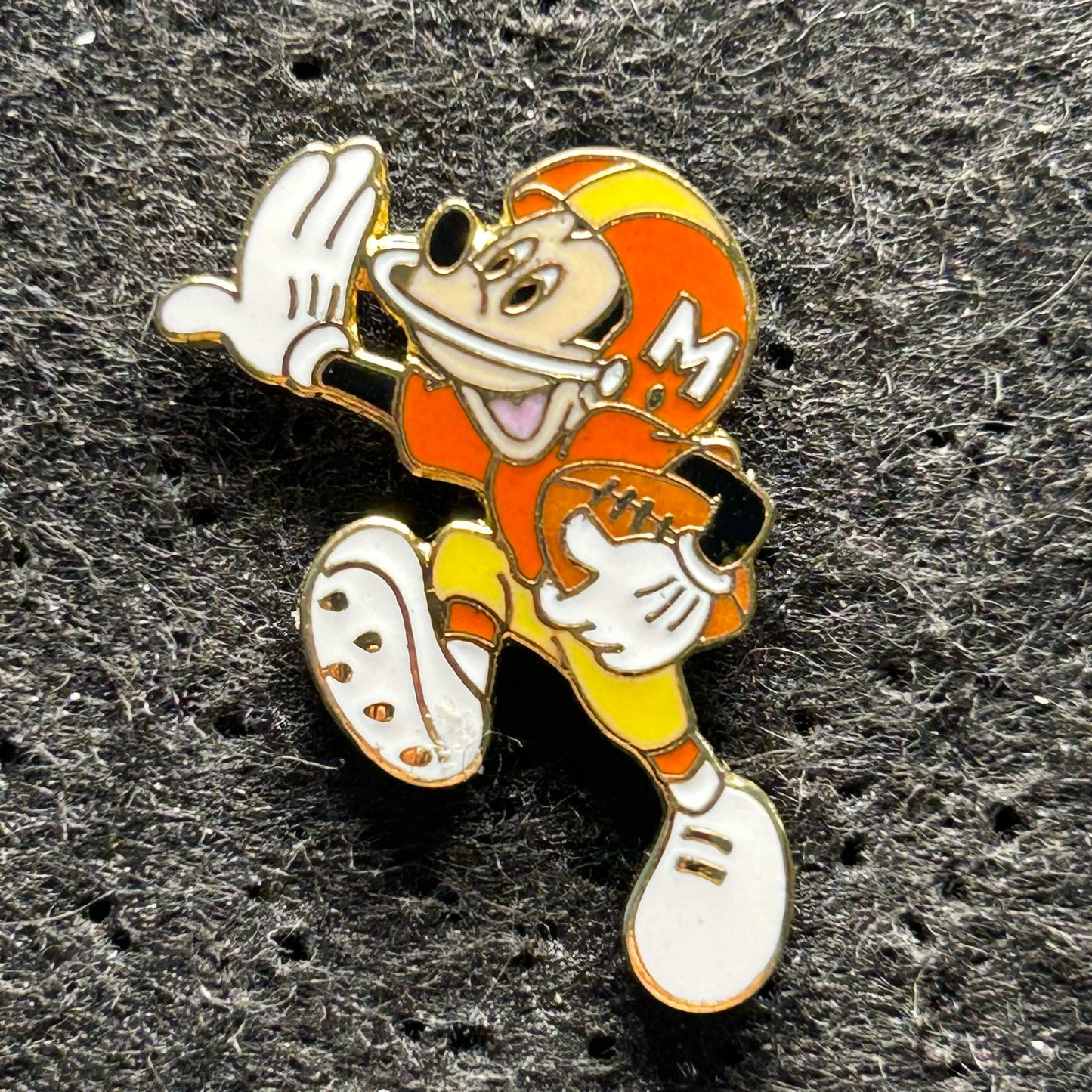 2000 - Mickey Mouse - Football Player - WDW - Tiny - Disney Pin