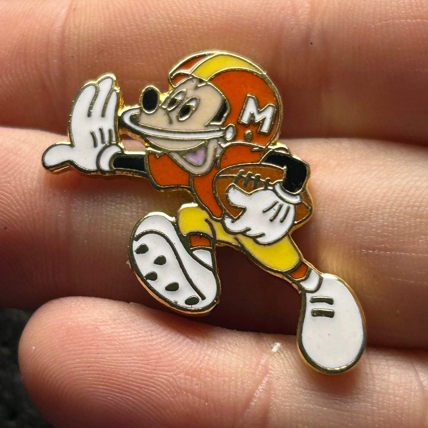2000 - Mickey Mouse - Football Player - WDW - Tiny - Disney Pin