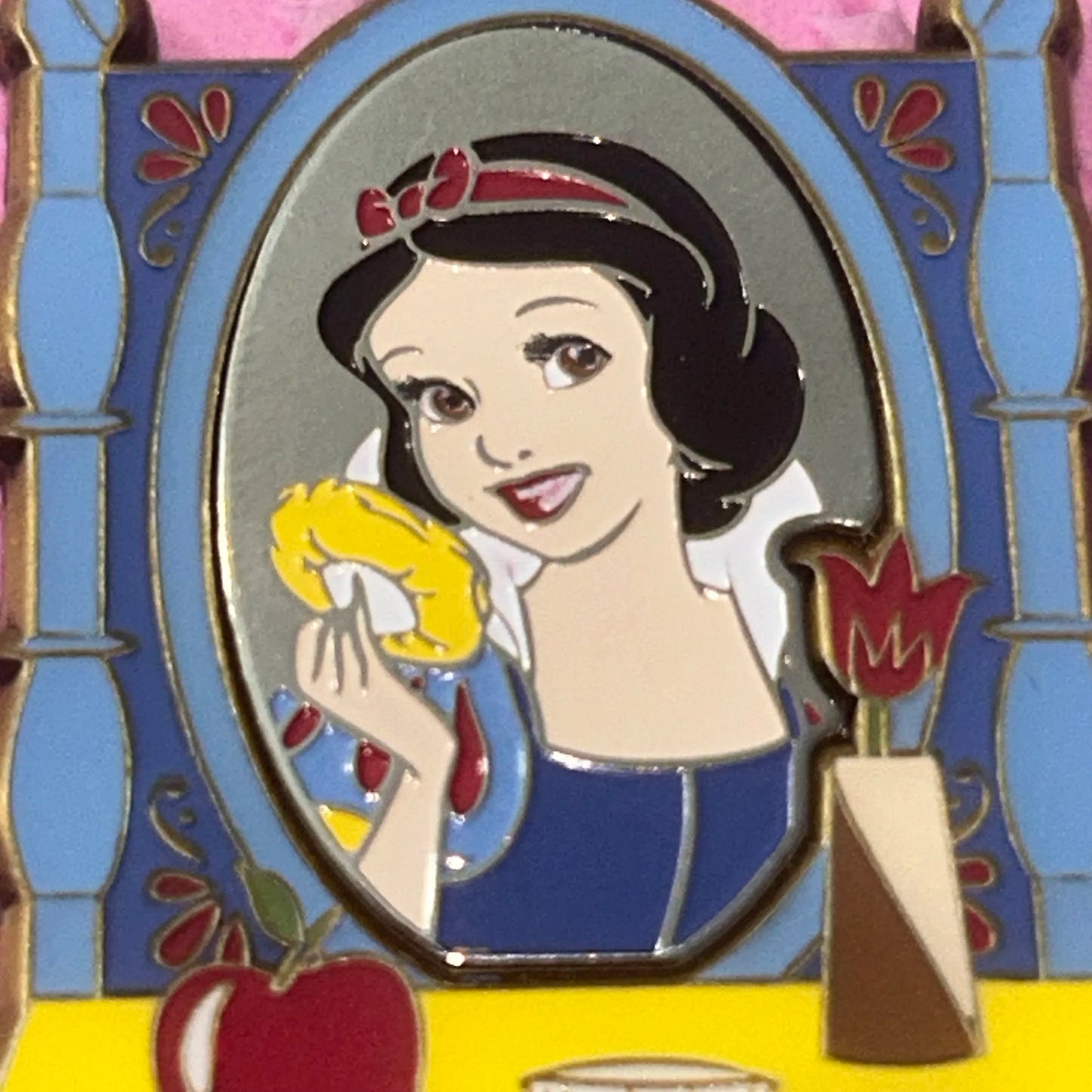 Loungefly - Snow White - Princess Vanity - Disney Pin