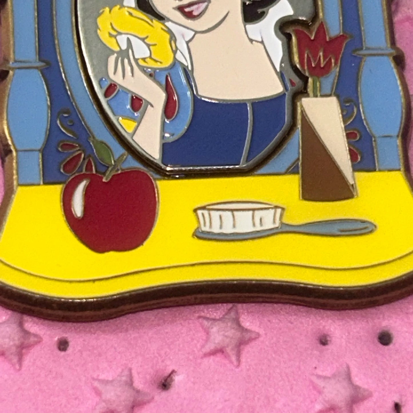 Loungefly - Snow White - Princess Vanity - Disney Pin