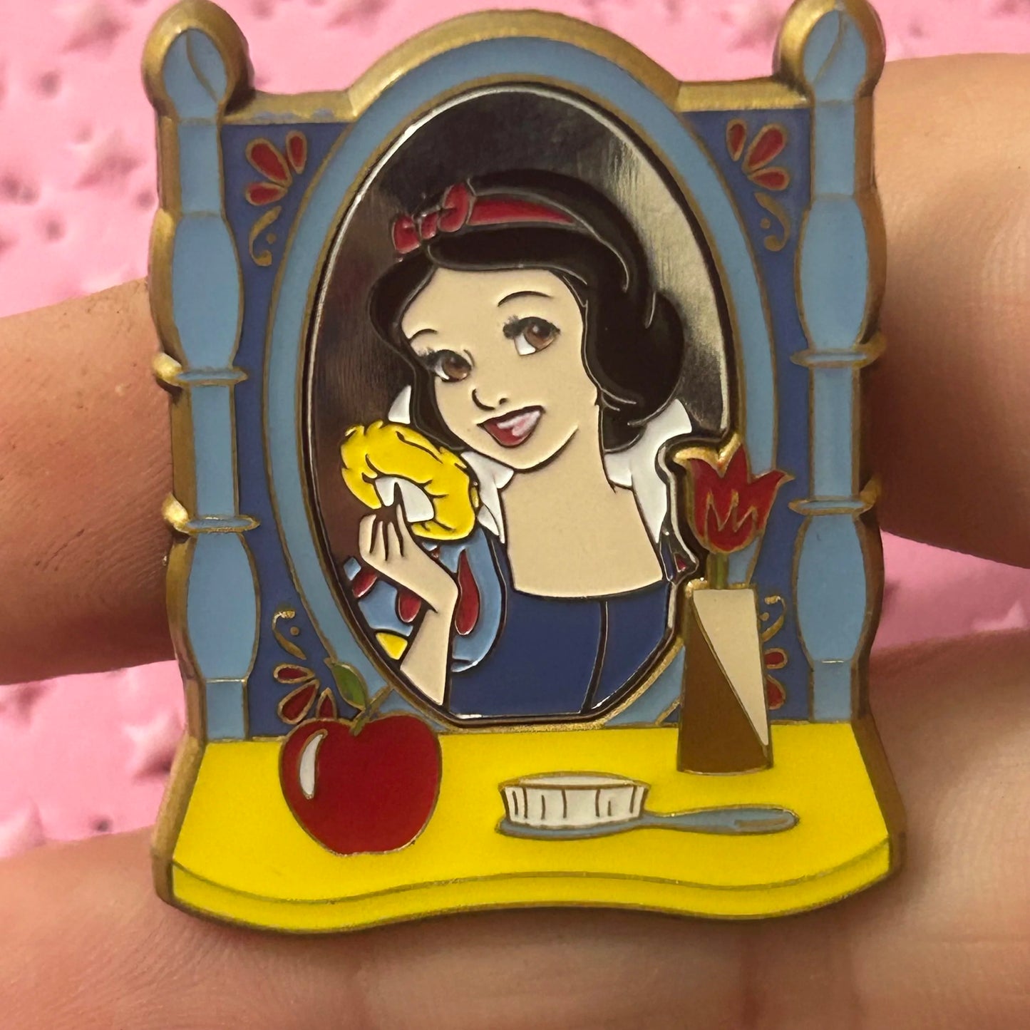 Loungefly - Snow White - Princess Vanity - Disney Pin